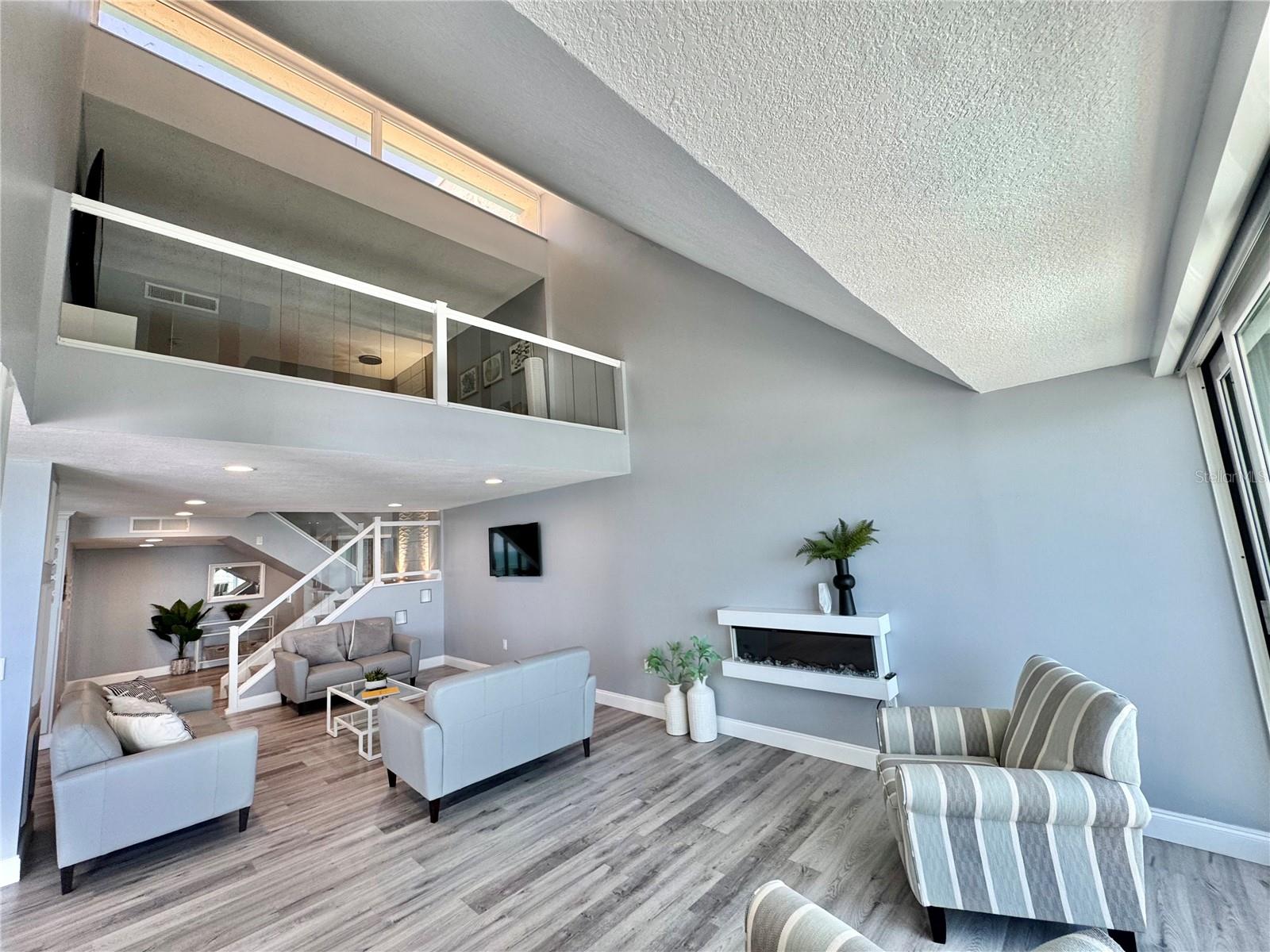 Image 21 of 76 For 1390 Gulf Boulevard Ph-5