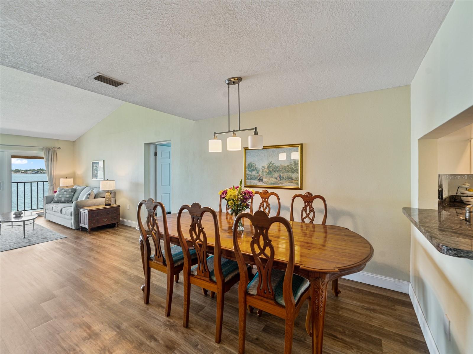 Image 13 of 39 For 7500 Sunshine Skyway Lane S 201