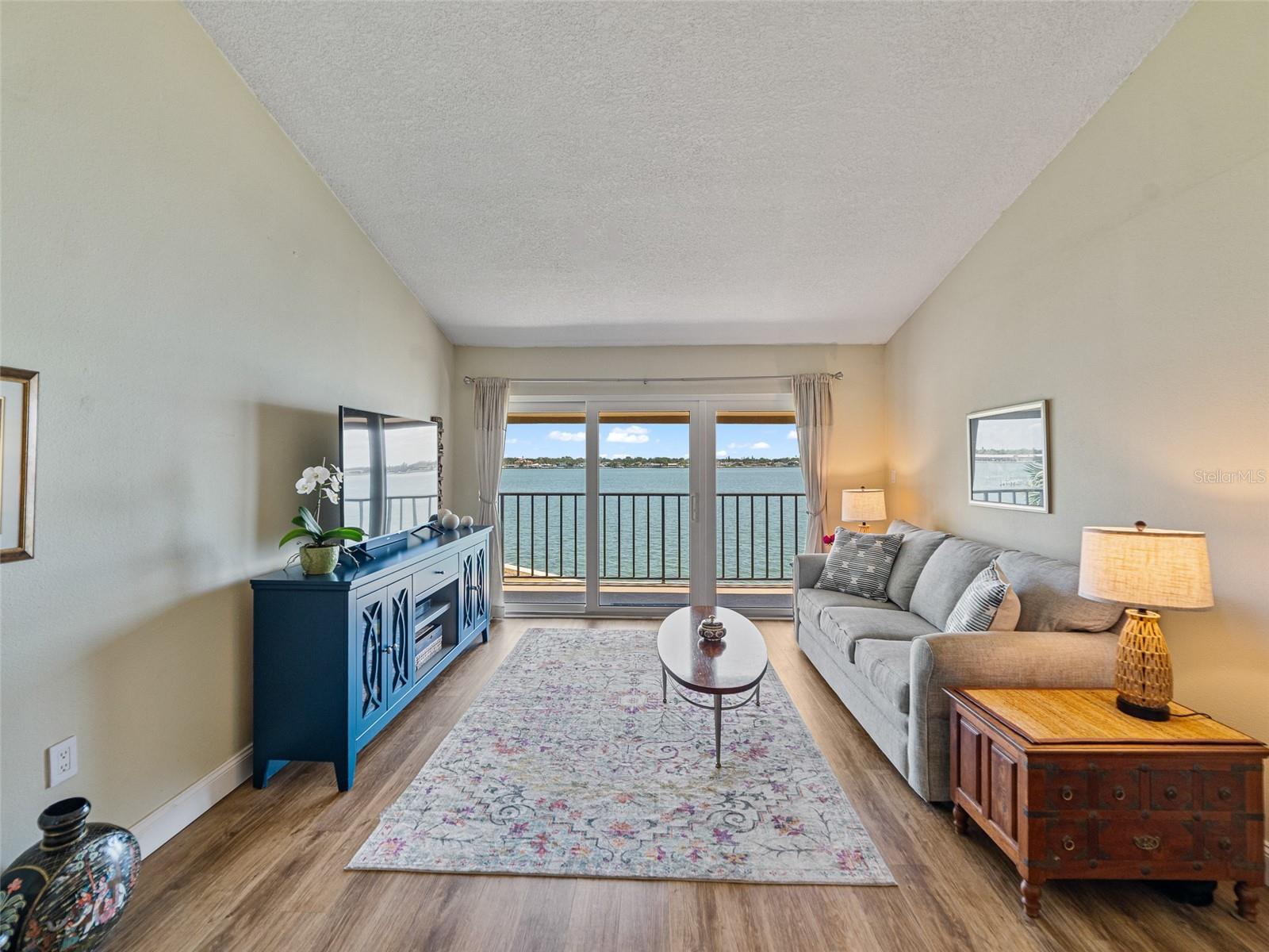 Image 15 of 39 For 7500 Sunshine Skyway Lane S 201