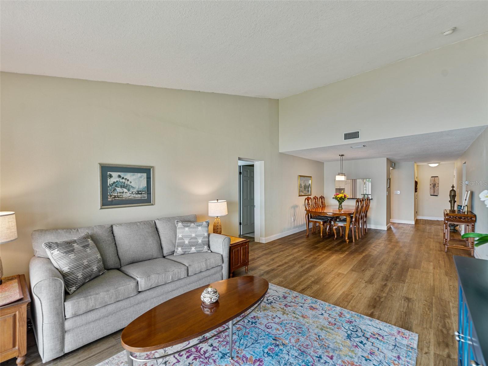 Image 16 of 39 For 7500 Sunshine Skyway Lane S 201