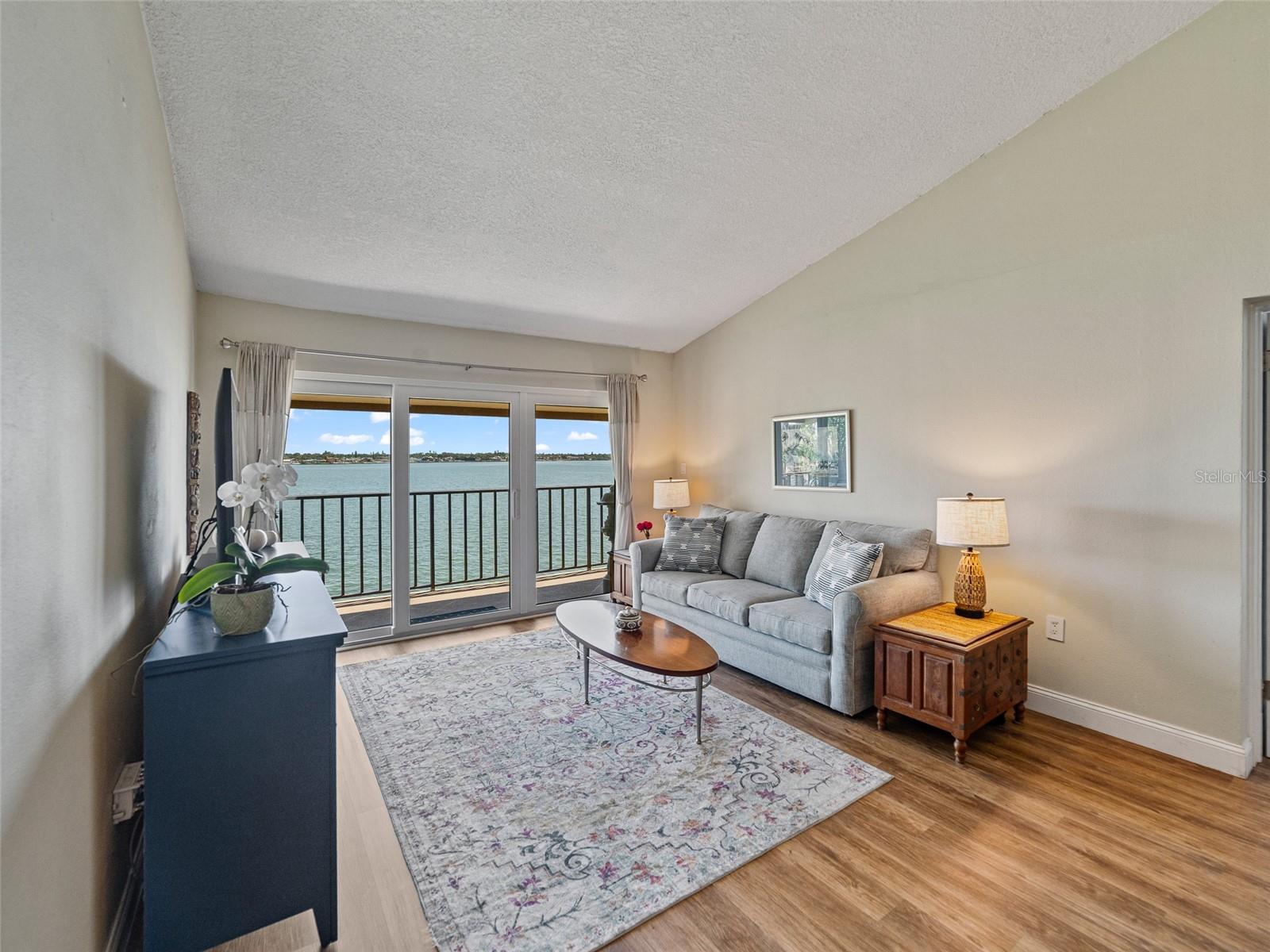 Image 17 of 39 For 7500 Sunshine Skyway Lane S 201