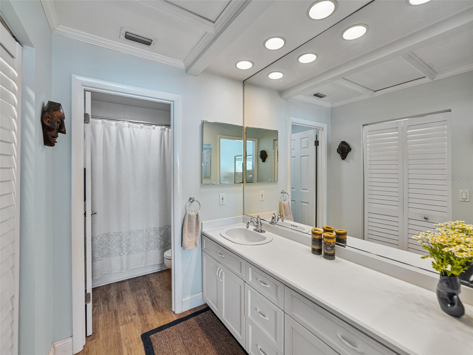 Image 21 of 39 For 7500 Sunshine Skyway Lane S 201