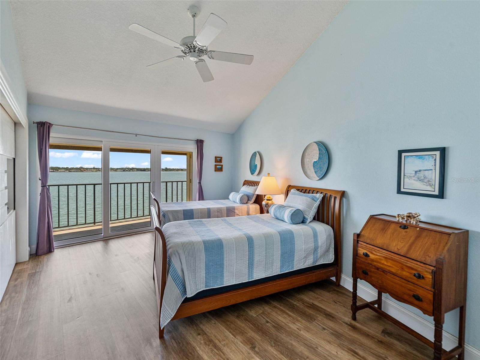 Image 23 of 39 For 7500 Sunshine Skyway Lane S 201