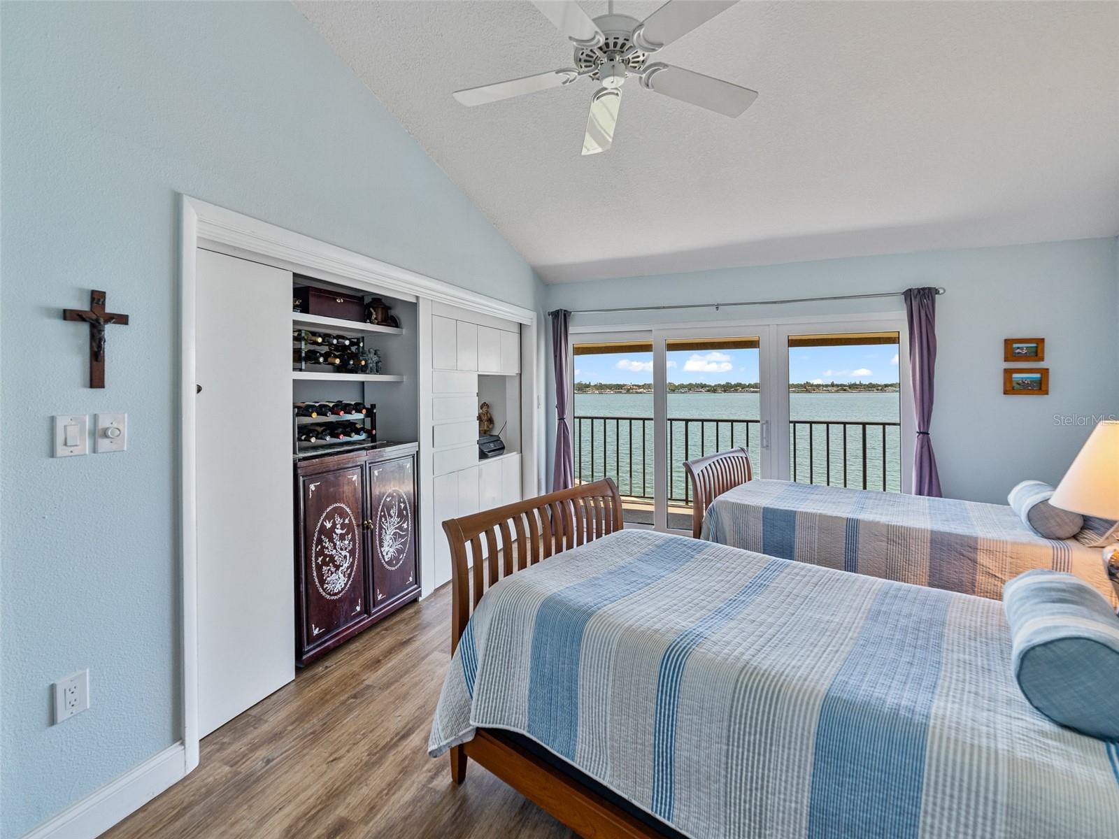 Image 24 of 39 For 7500 Sunshine Skyway Lane S 201