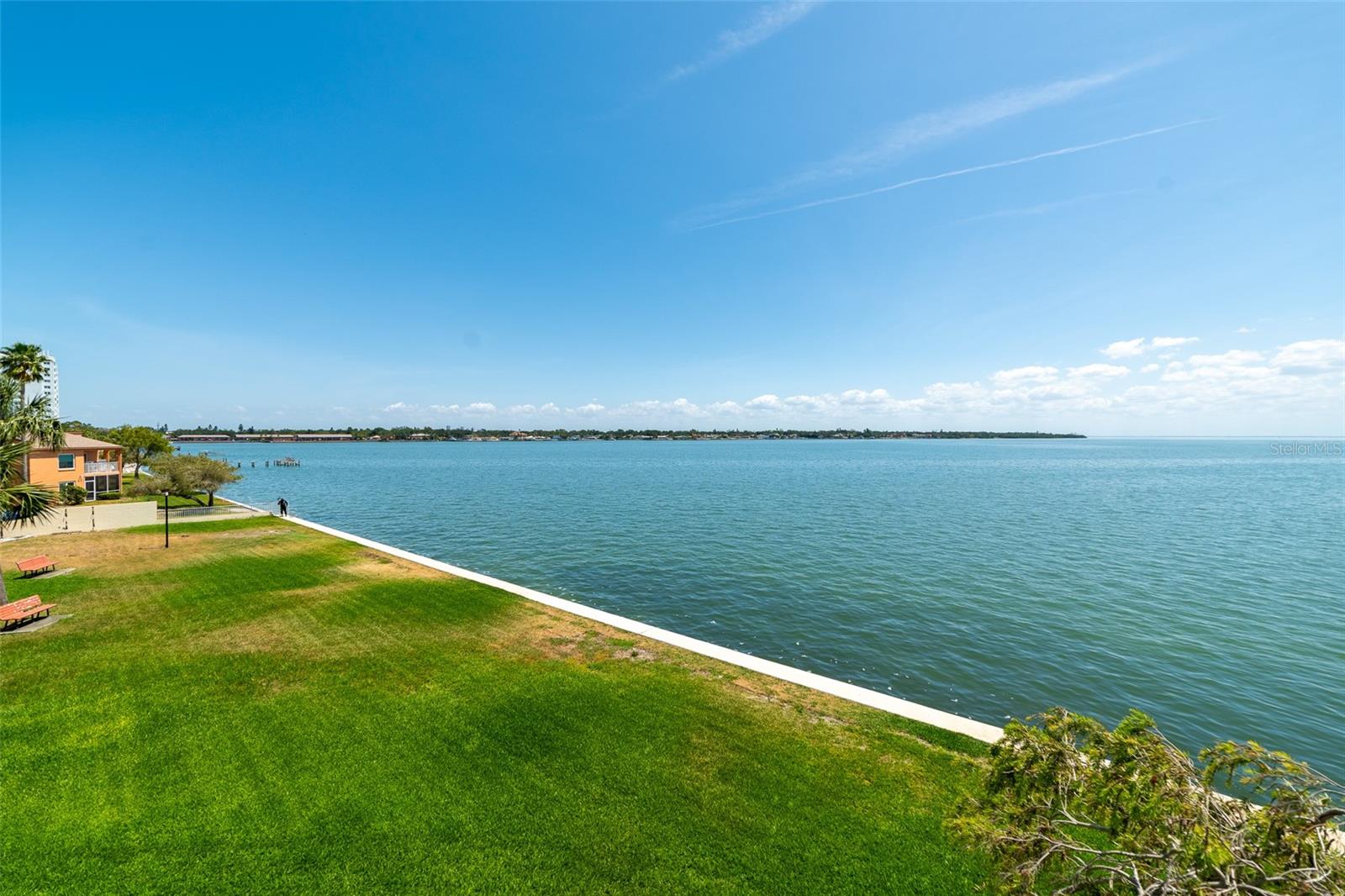 Image 4 of 39 For 7500 Sunshine Skyway Lane S 201