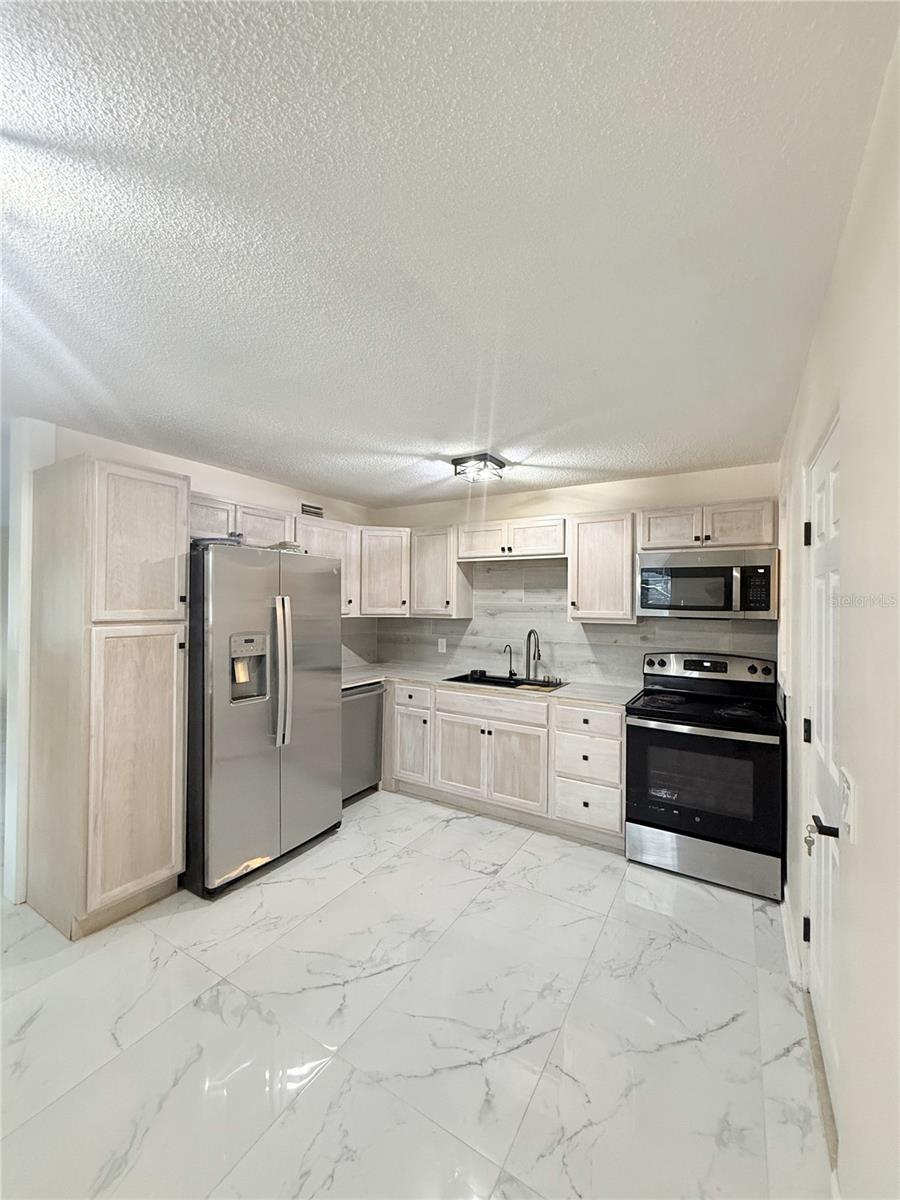 Image 22 of 27 For 635 Mccormick Street