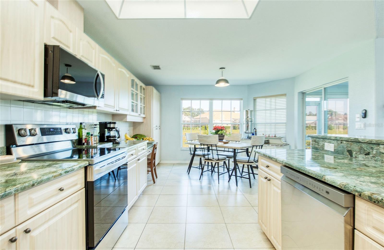 Listing photo id 10 for 8529 Regal Lane