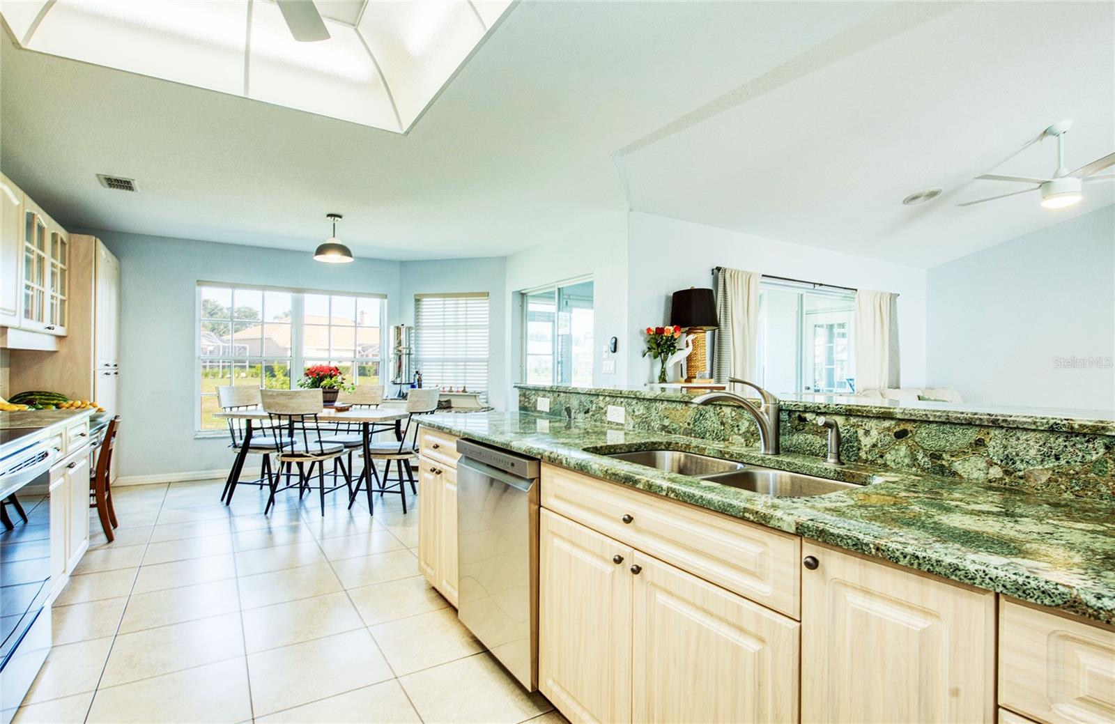 Listing photo id 11 for 8529 Regal Lane