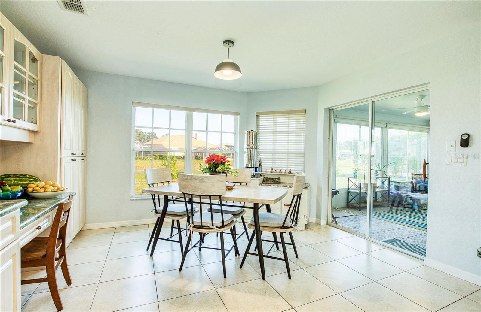 Listing photo id 14 for 8529 Regal Lane