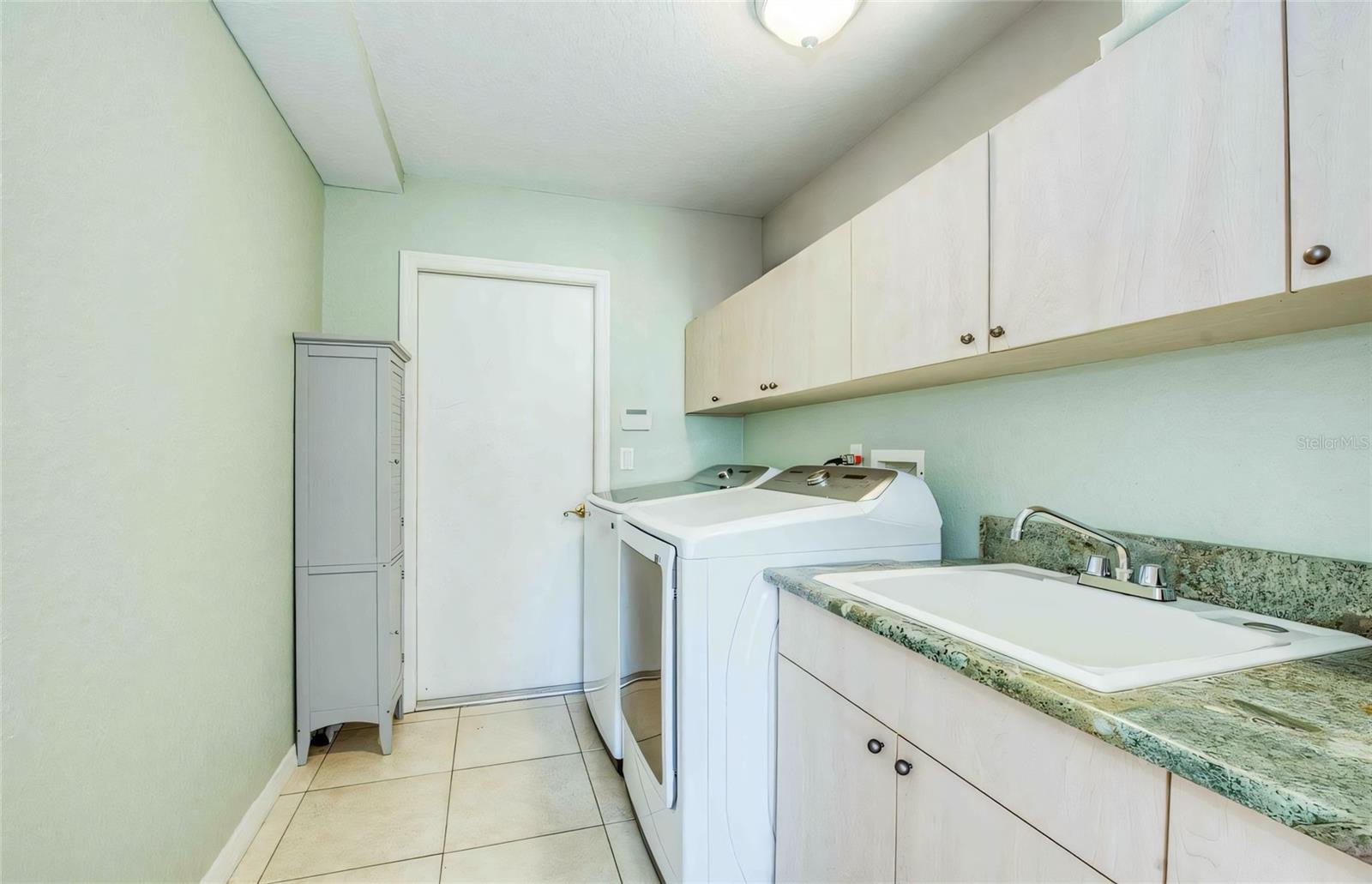 Listing photo id 29 for 8529 Regal Lane