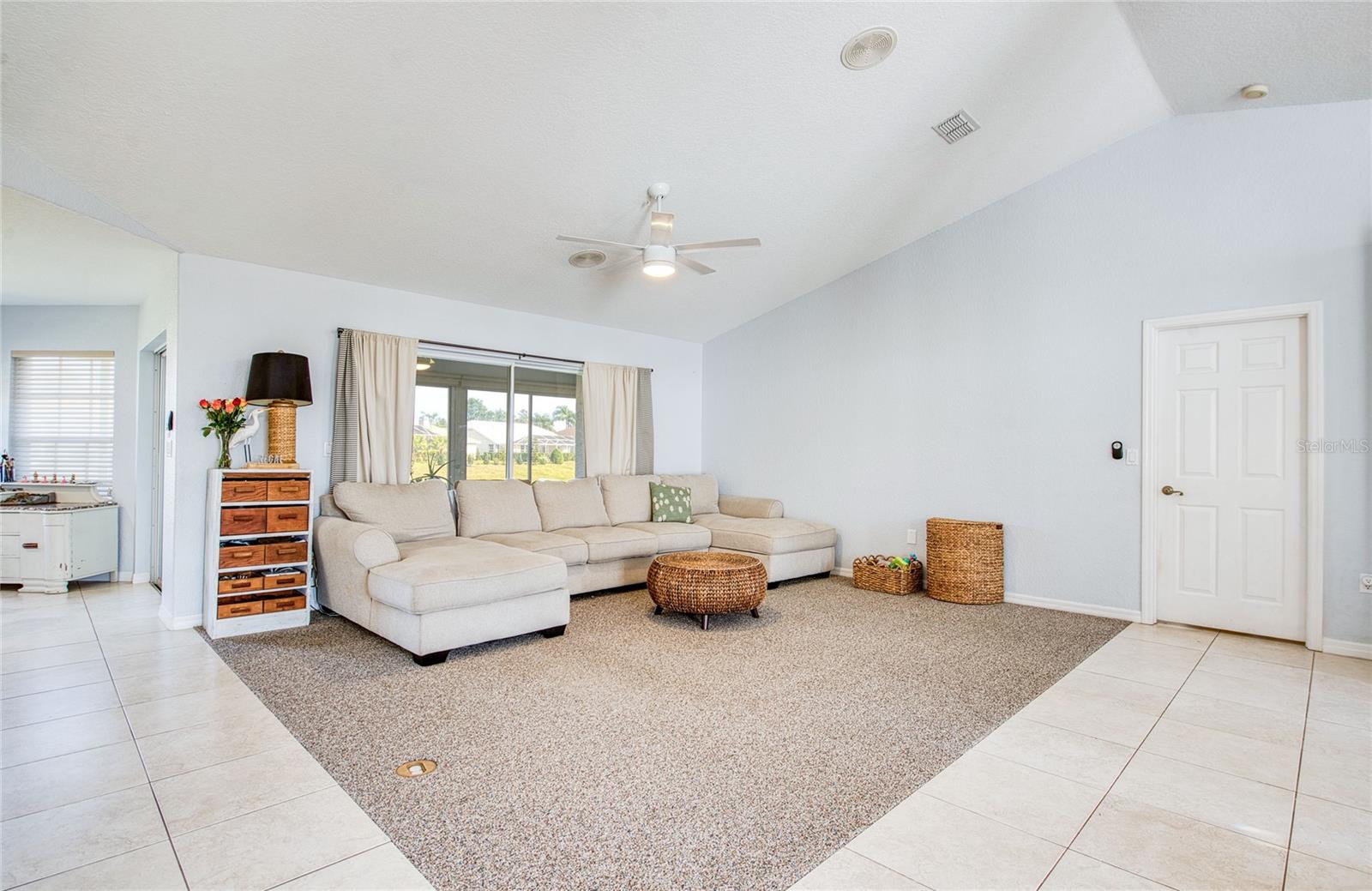 Listing photo id 4 for 8529 Regal Lane