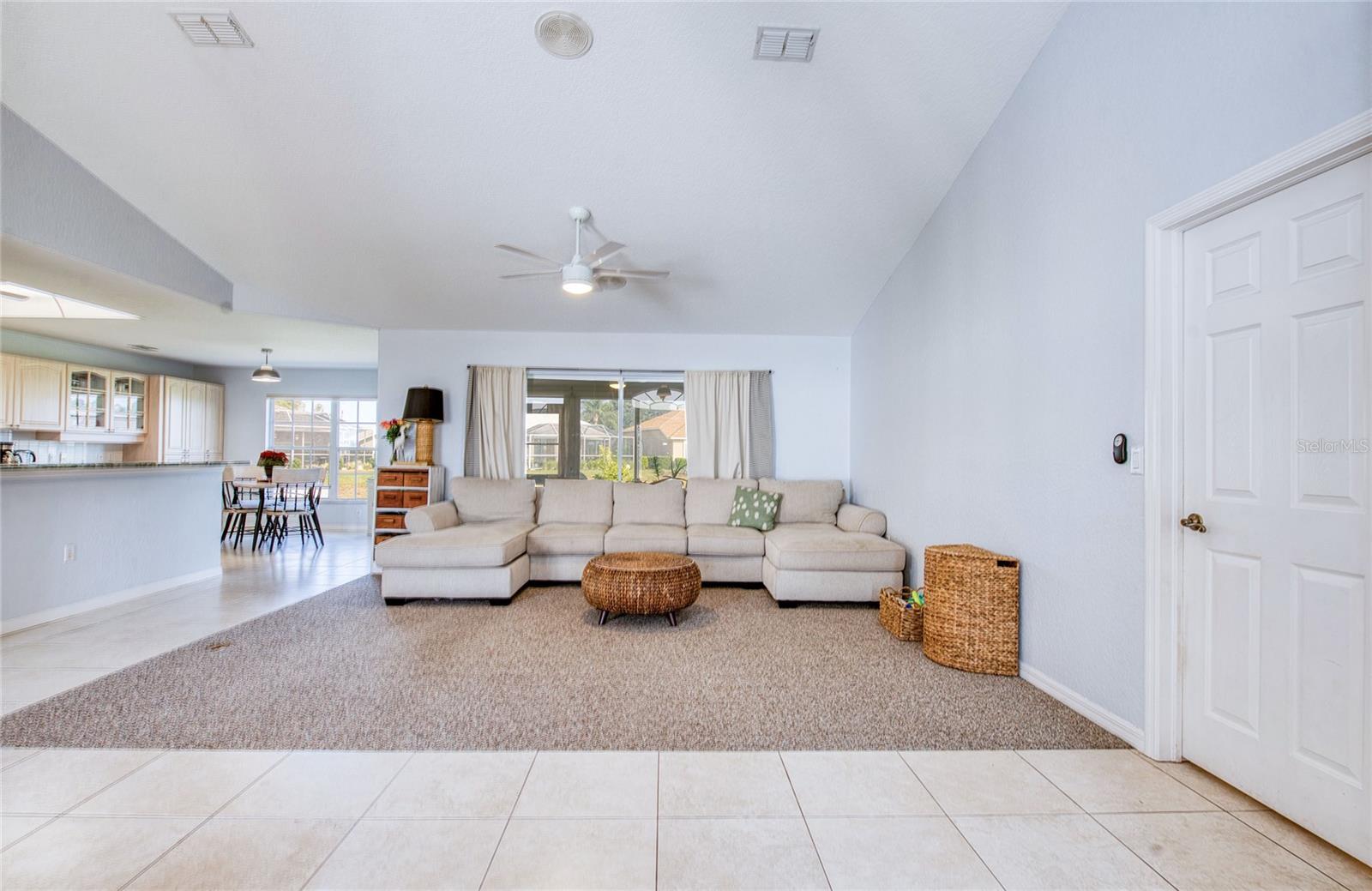 Listing photo id 7 for 8529 Regal Lane