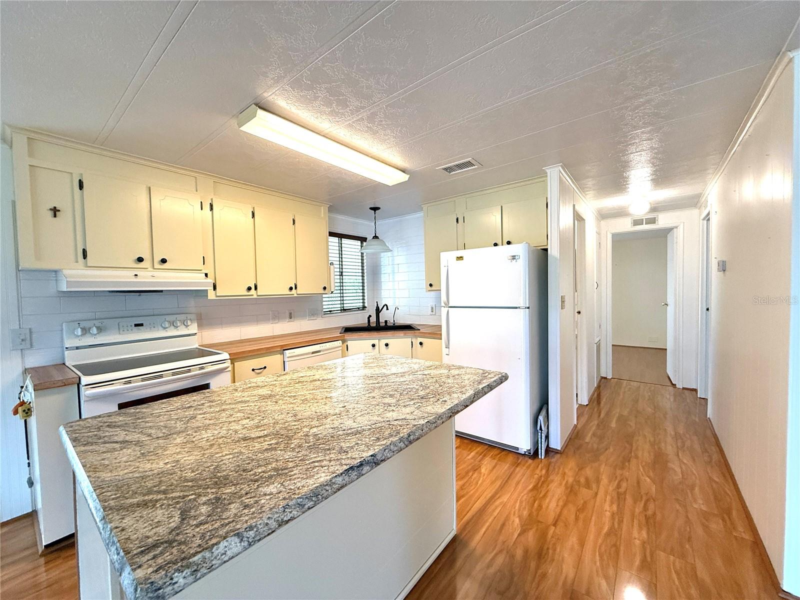 Image 10 of 31 For 210 Saint Thomas Circle