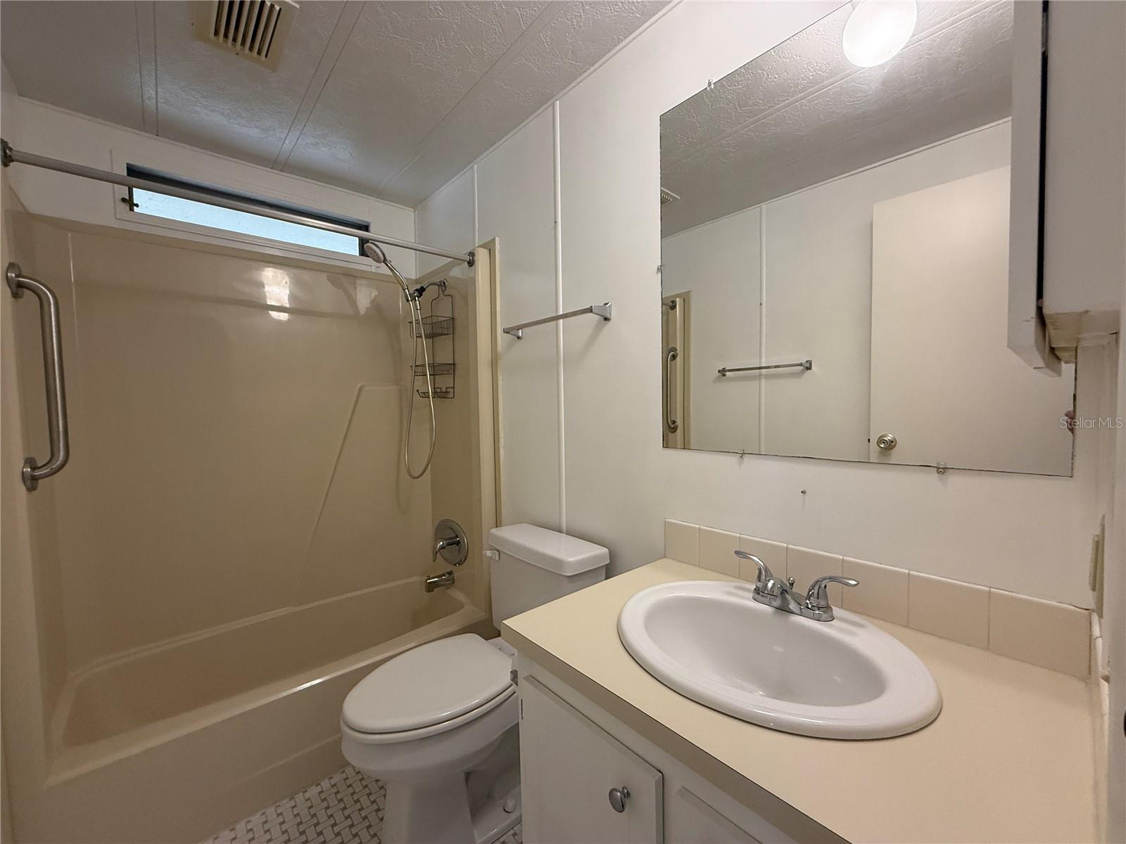 Image 18 of 31 For 210 Saint Thomas Circle