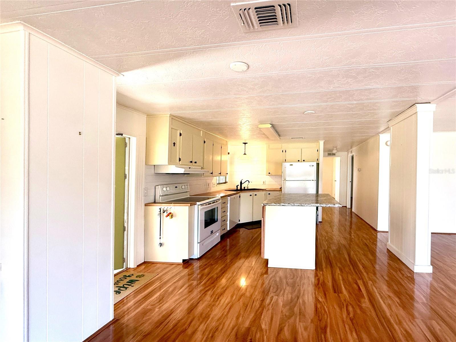 Image 3 of 31 For 210 Saint Thomas Circle