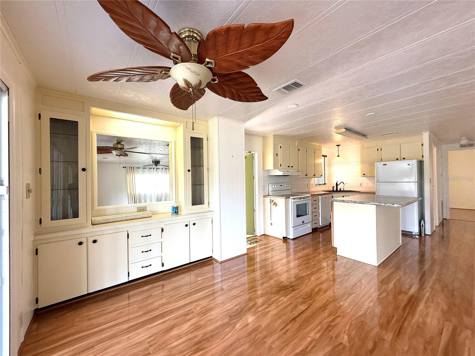 Image 8 of 31 For 210 Saint Thomas Circle