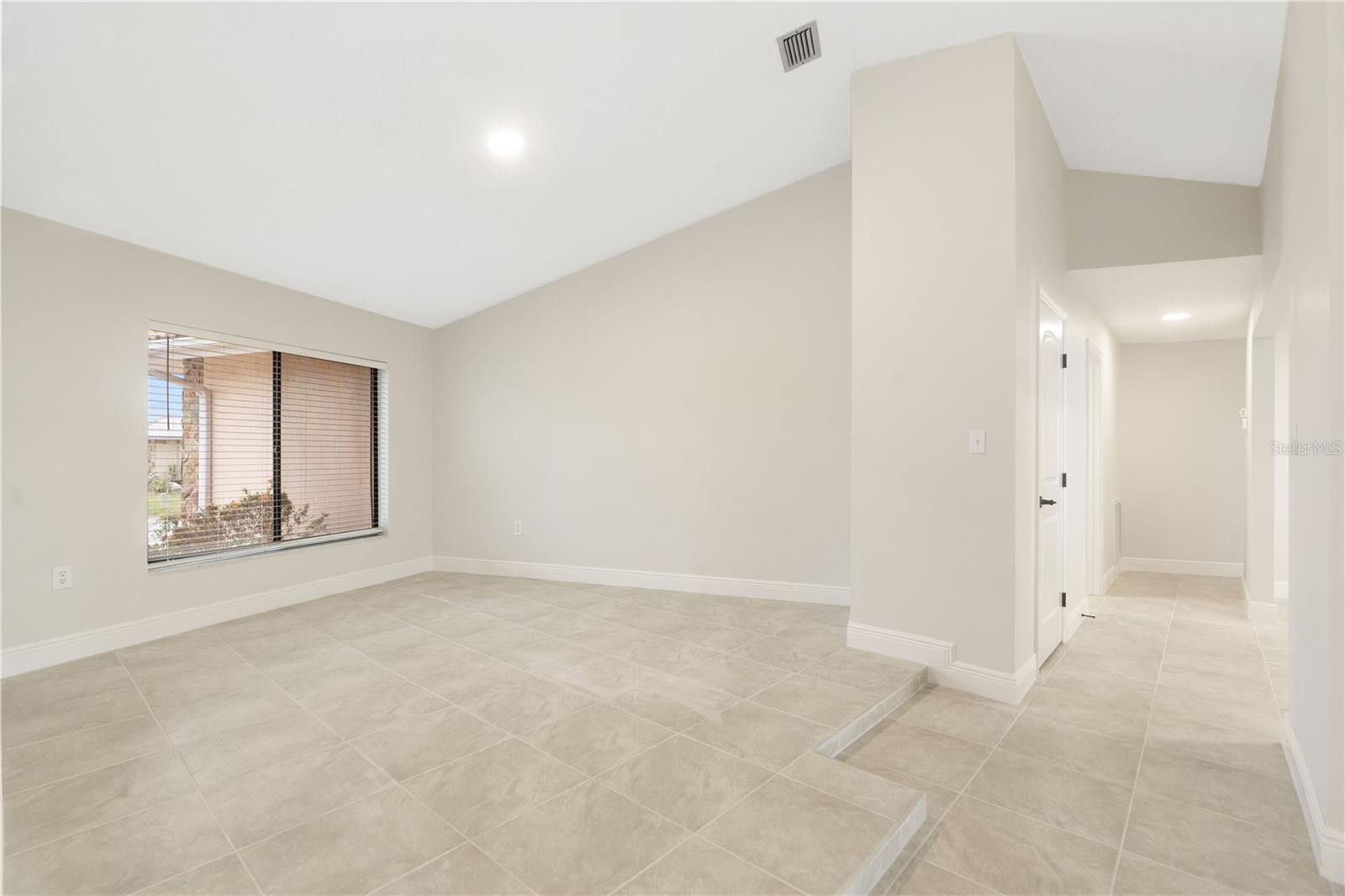 Listing photo id 8 for 5008 Southshore Drive