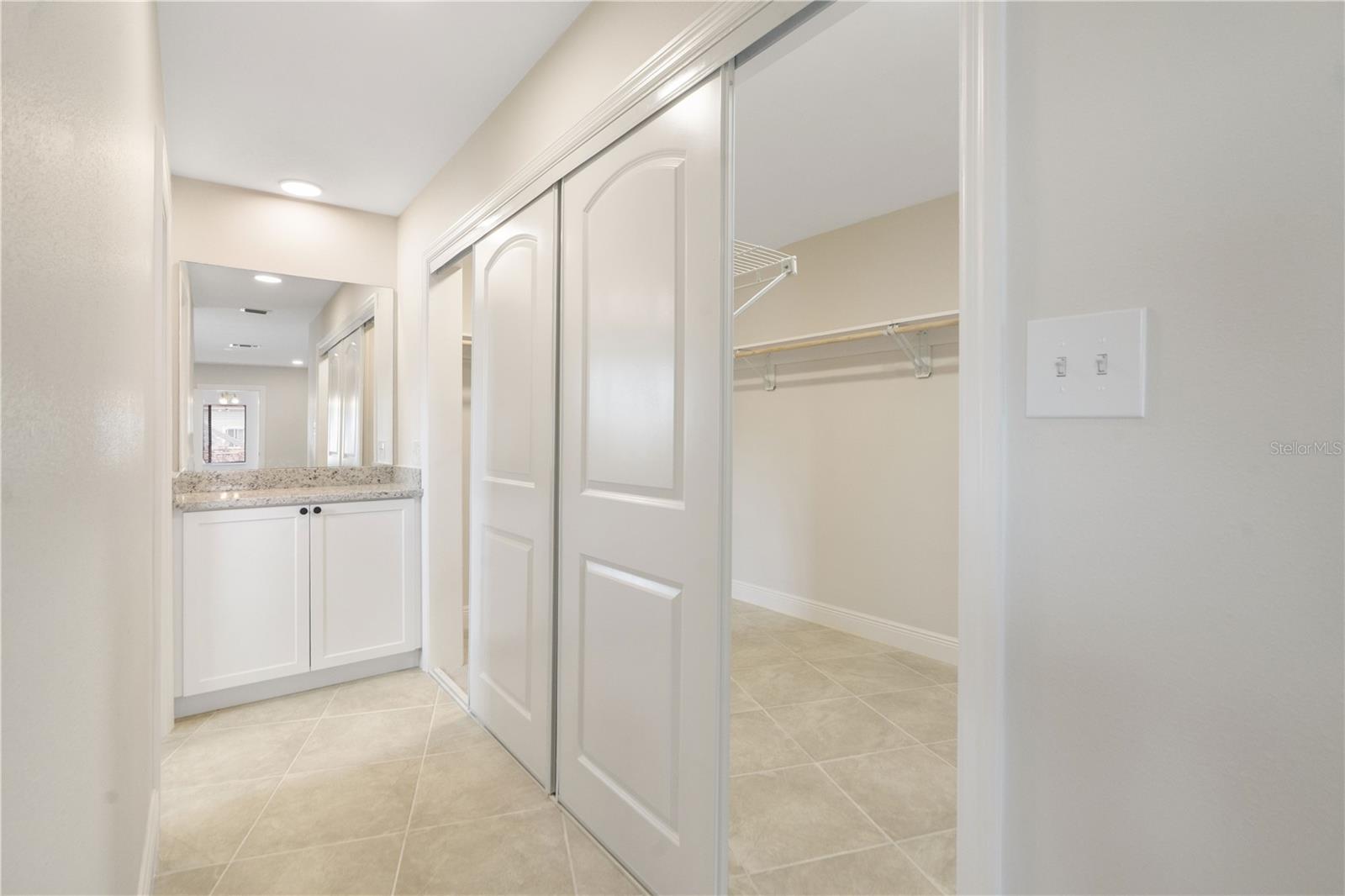 Listing photo id 12 for 5008 Southshore Drive