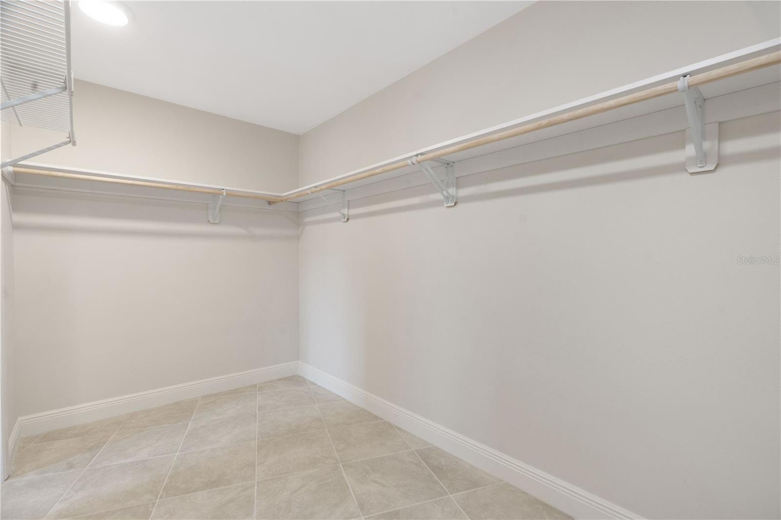 Listing photo id 13 for 5008 Southshore Drive