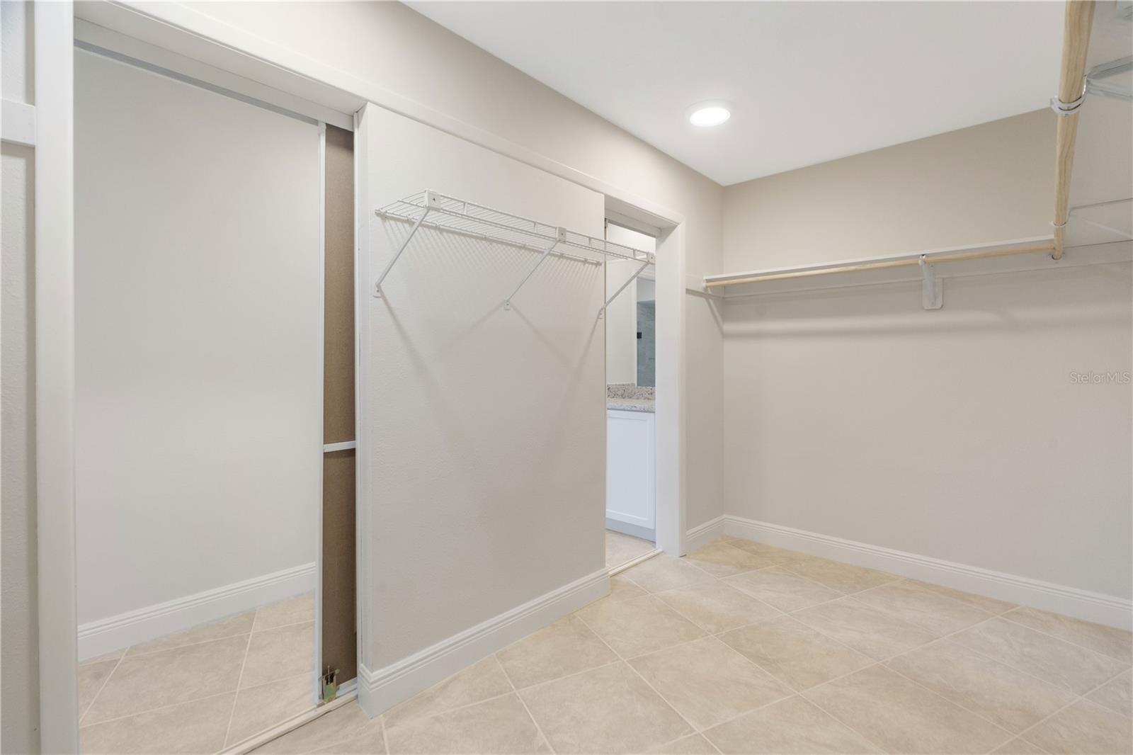 Listing photo id 14 for 5008 Southshore Drive