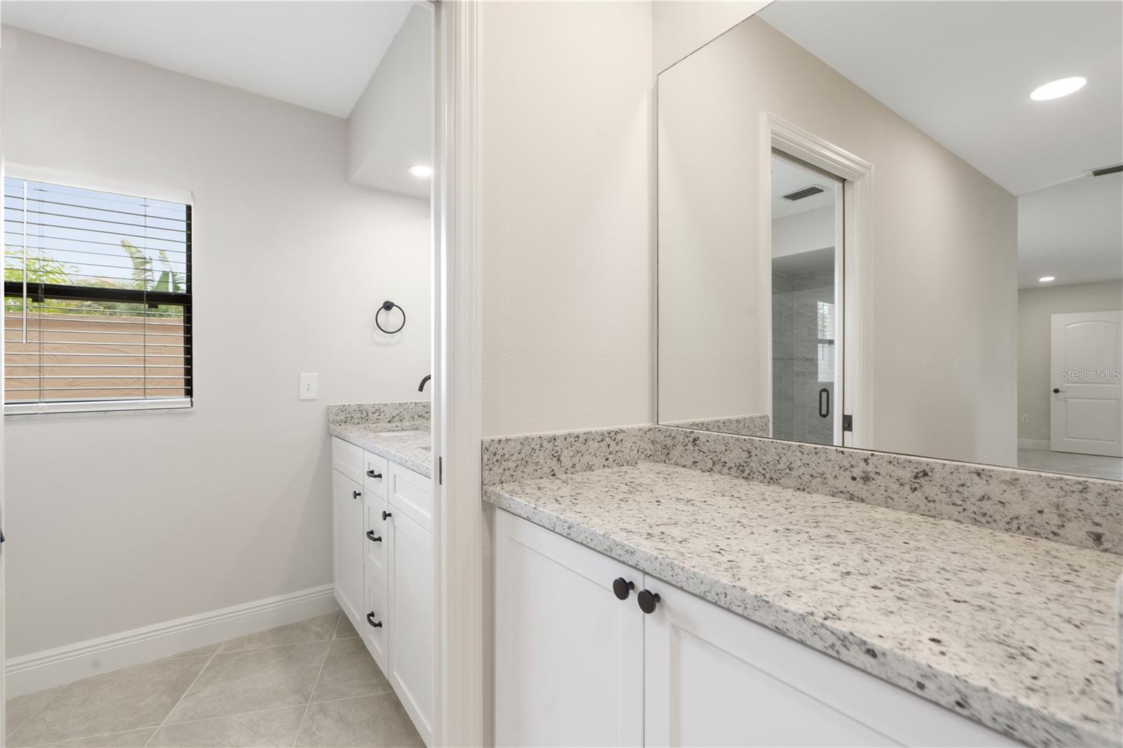 Listing photo id 15 for 5008 Southshore Drive