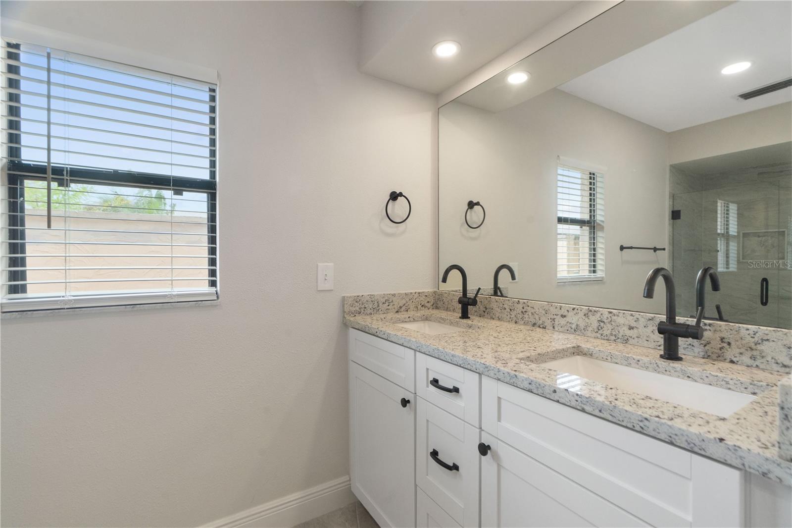 Listing photo id 16 for 5008 Southshore Drive