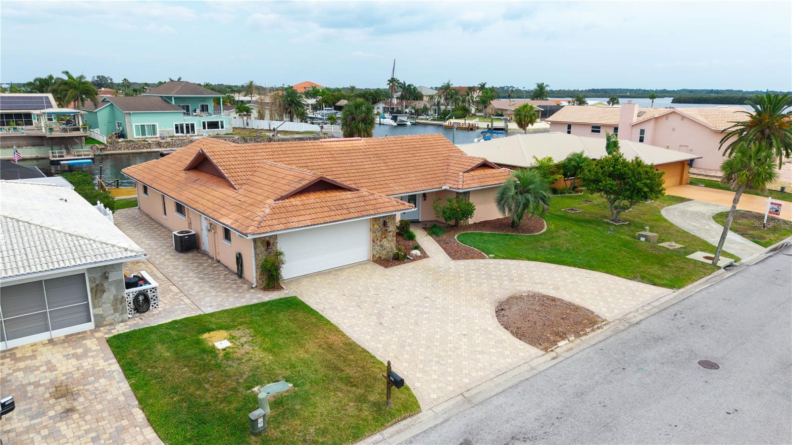Listing photo id 0 for 5008 Southshore Drive