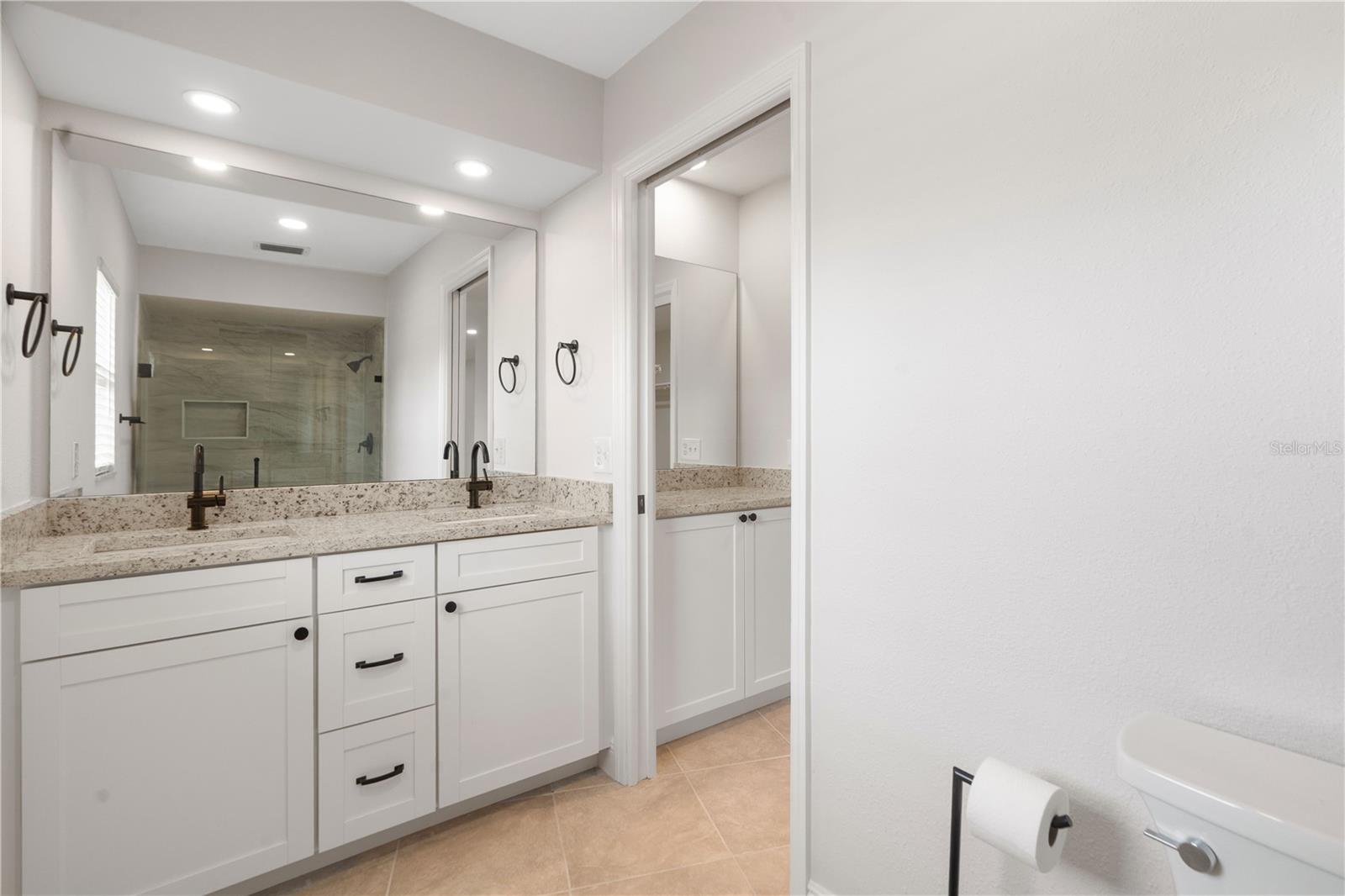 Listing photo id 18 for 5008 Southshore Drive