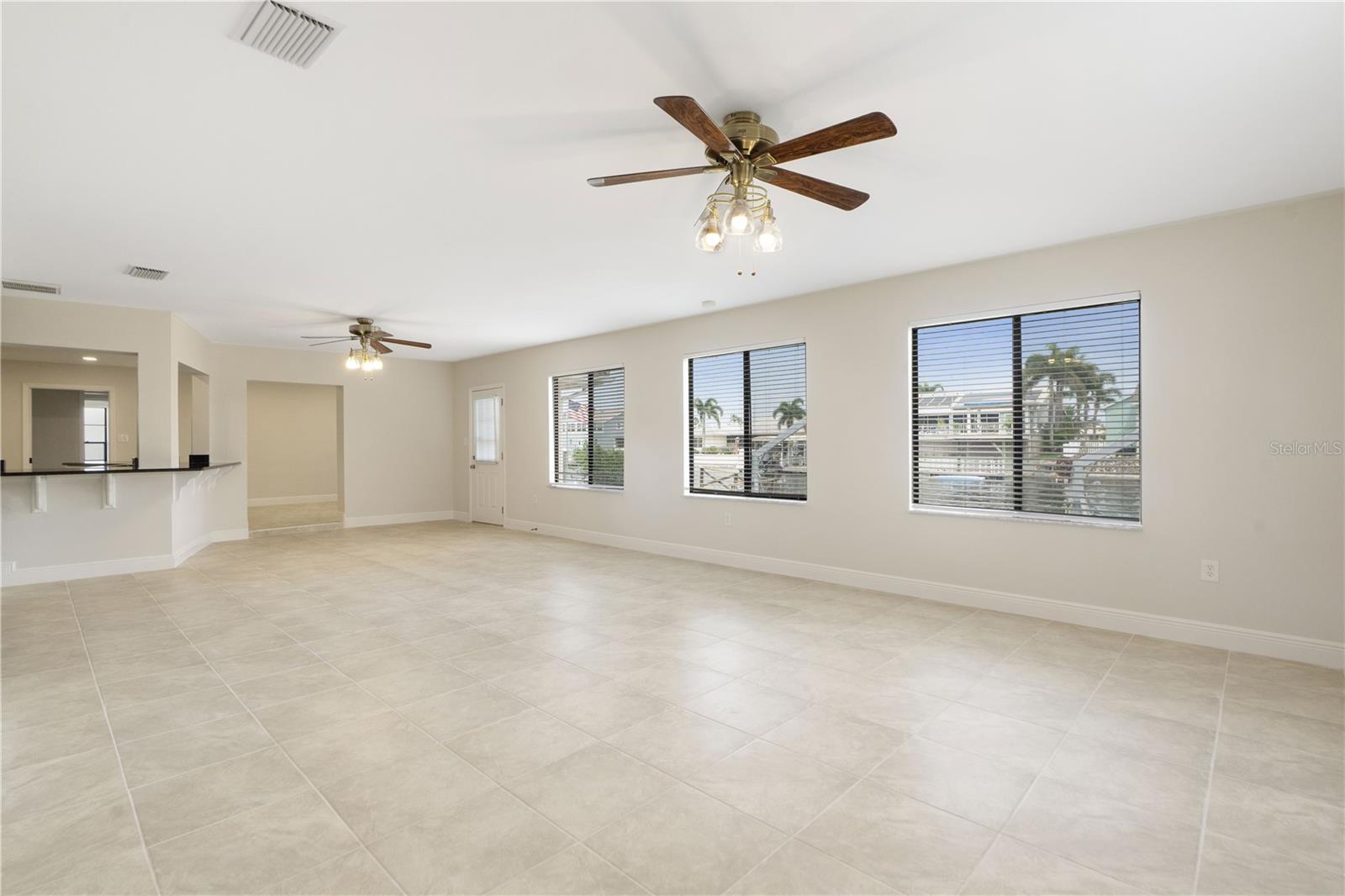Listing photo id 20 for 5008 Southshore Drive