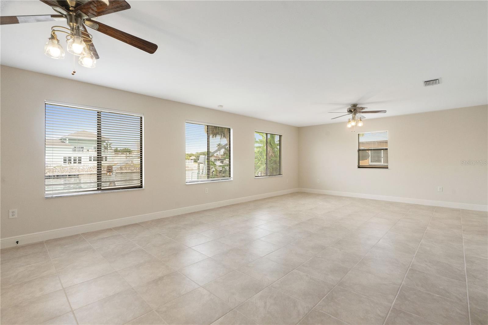Listing photo id 21 for 5008 Southshore Drive