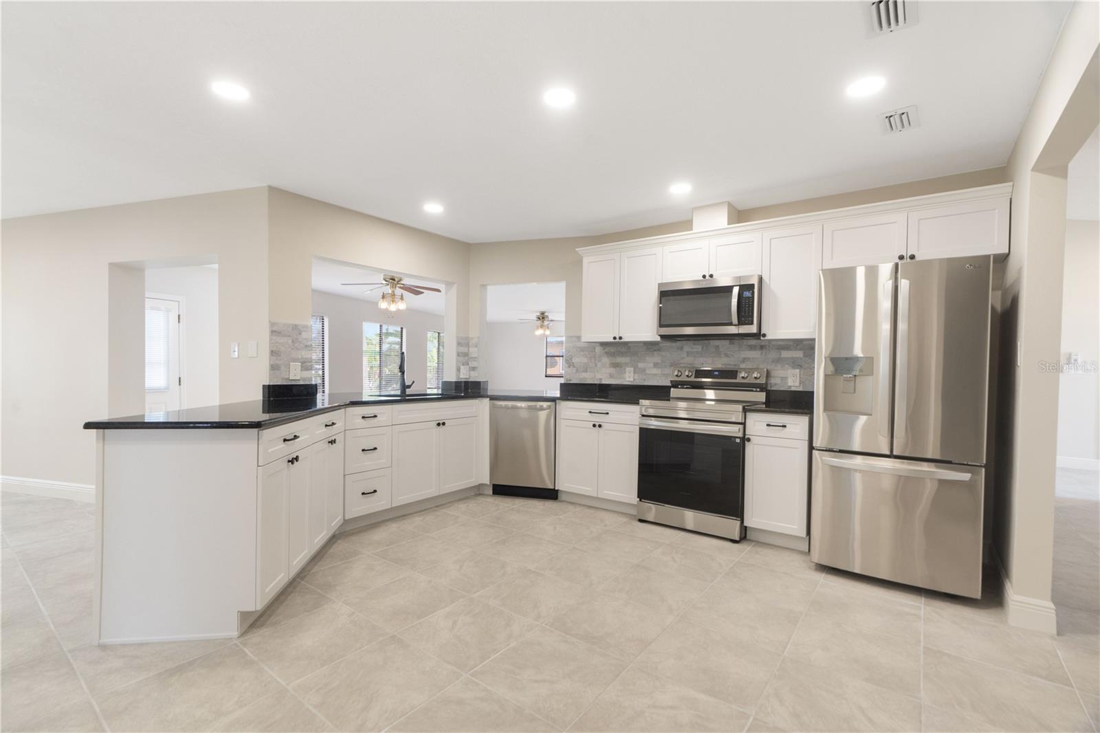 Listing photo id 25 for 5008 Southshore Drive
