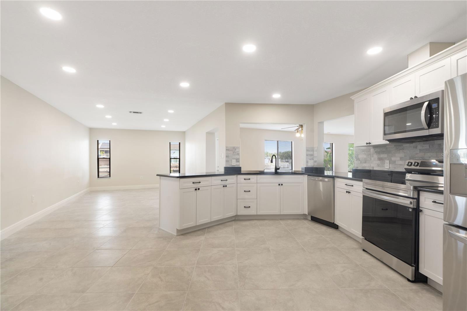 Listing photo id 26 for 5008 Southshore Drive