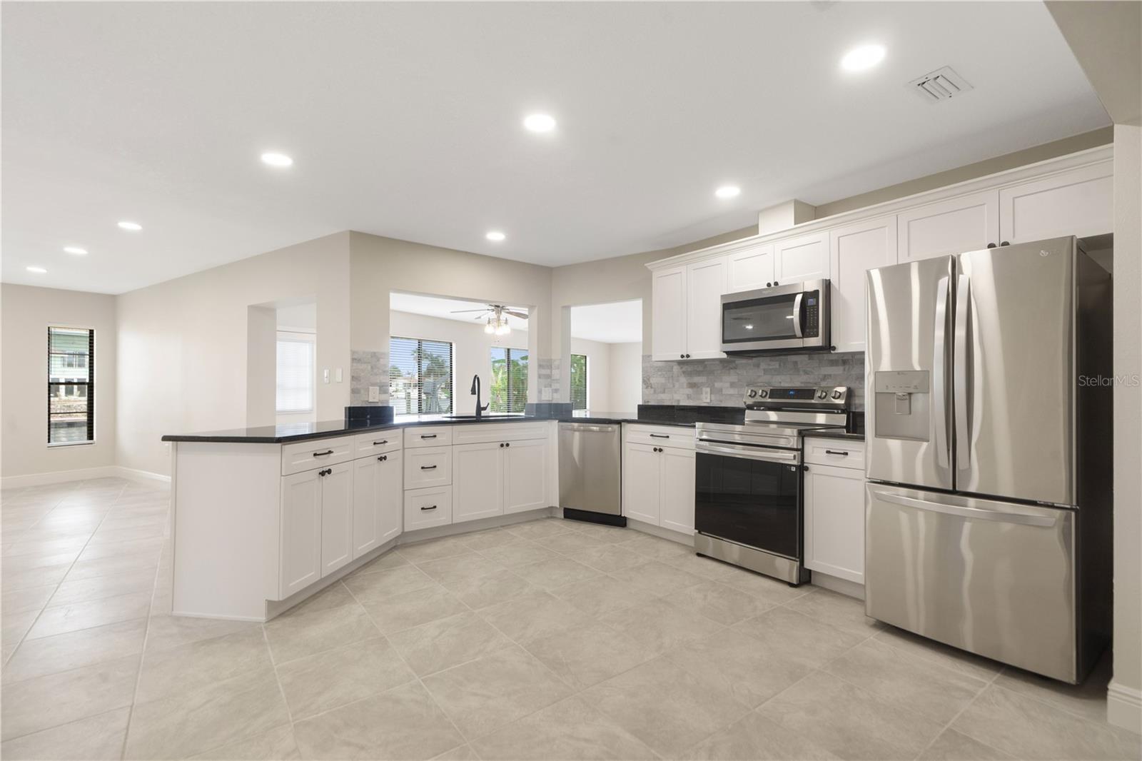 Listing photo id 27 for 5008 Southshore Drive