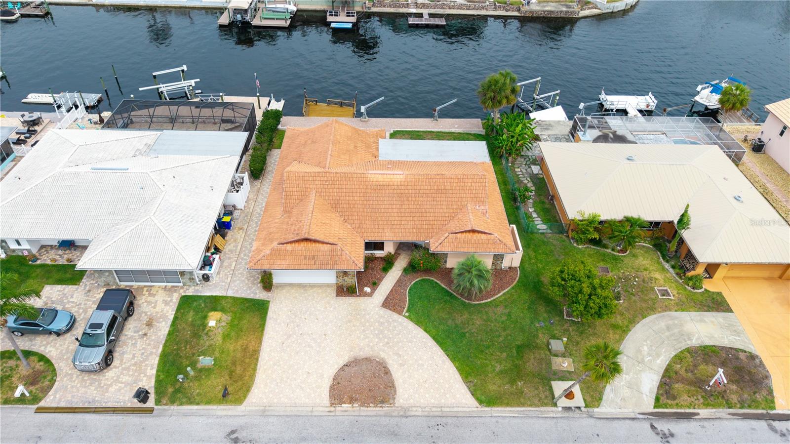 Listing photo id 1 for 5008 Southshore Drive