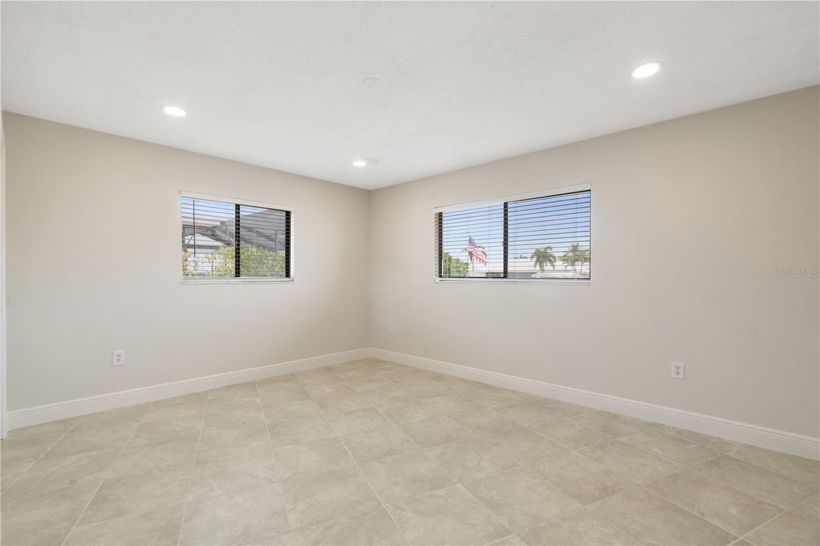 Listing photo id 30 for 5008 Southshore Drive