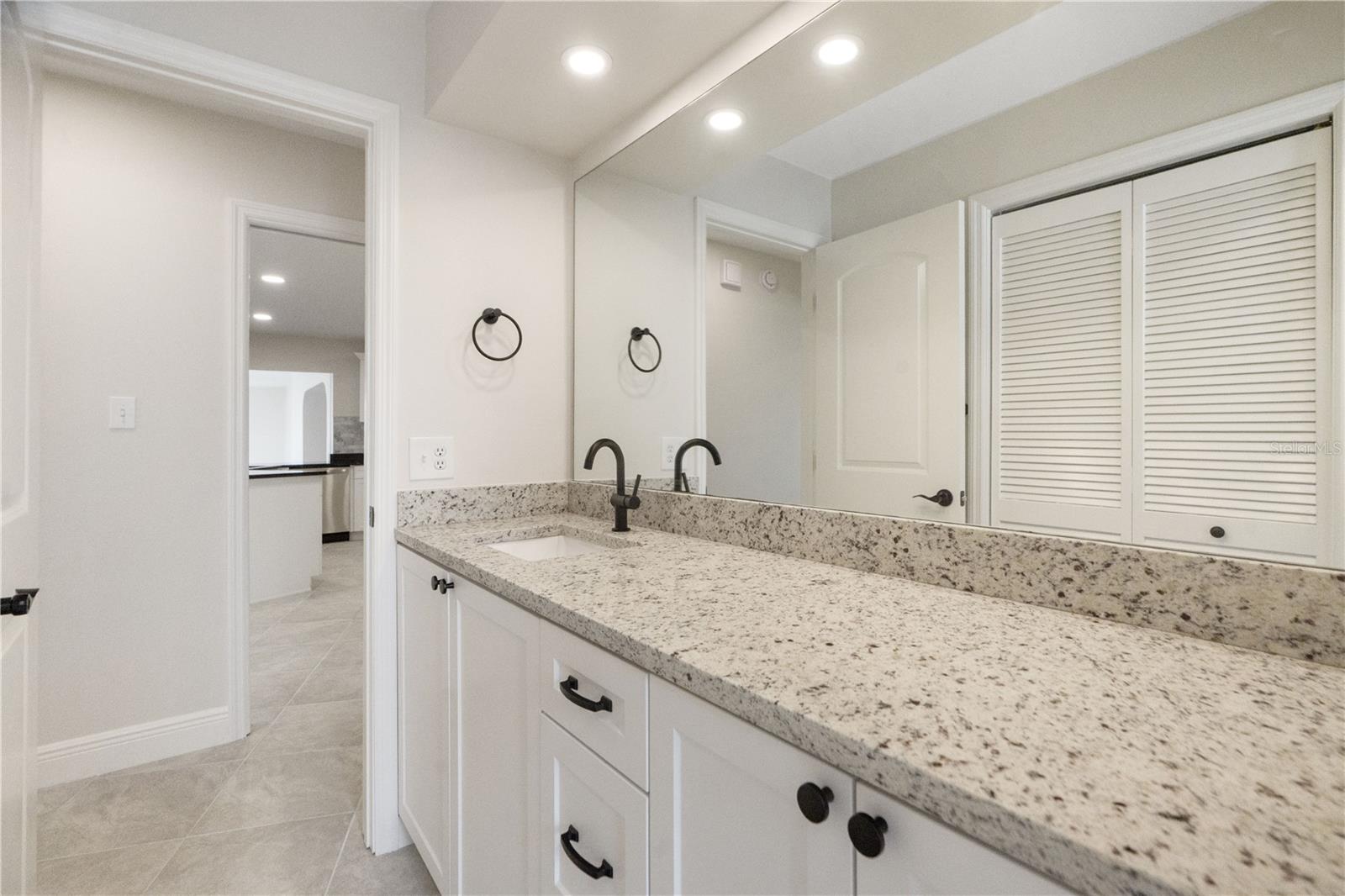 Listing photo id 34 for 5008 Southshore Drive