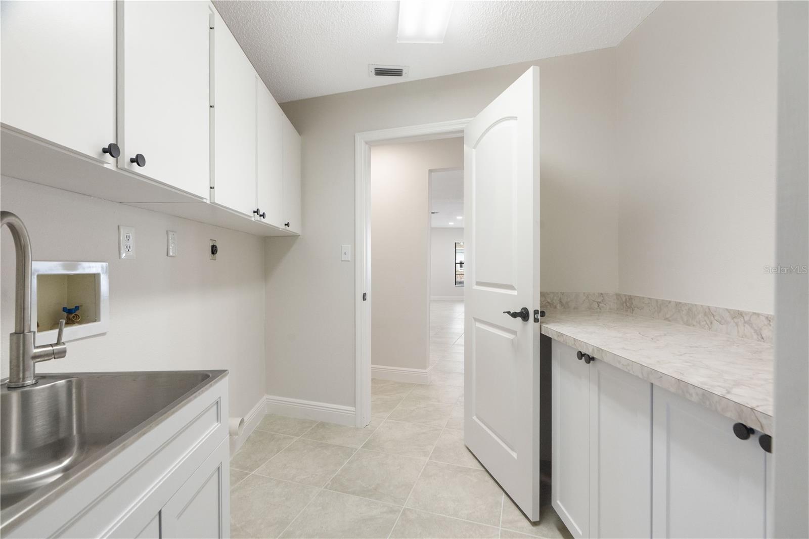 Listing photo id 36 for 5008 Southshore Drive