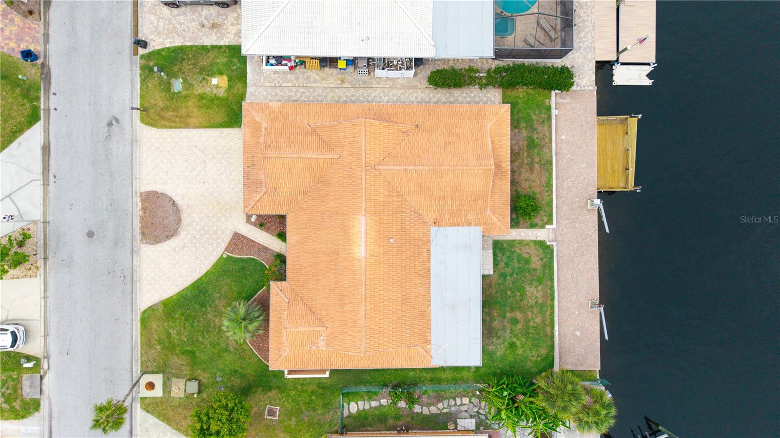 Listing photo id 42 for 5008 Southshore Drive
