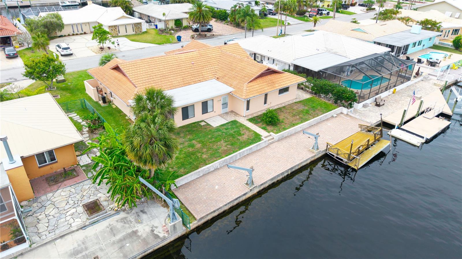 Listing photo id 43 for 5008 Southshore Drive