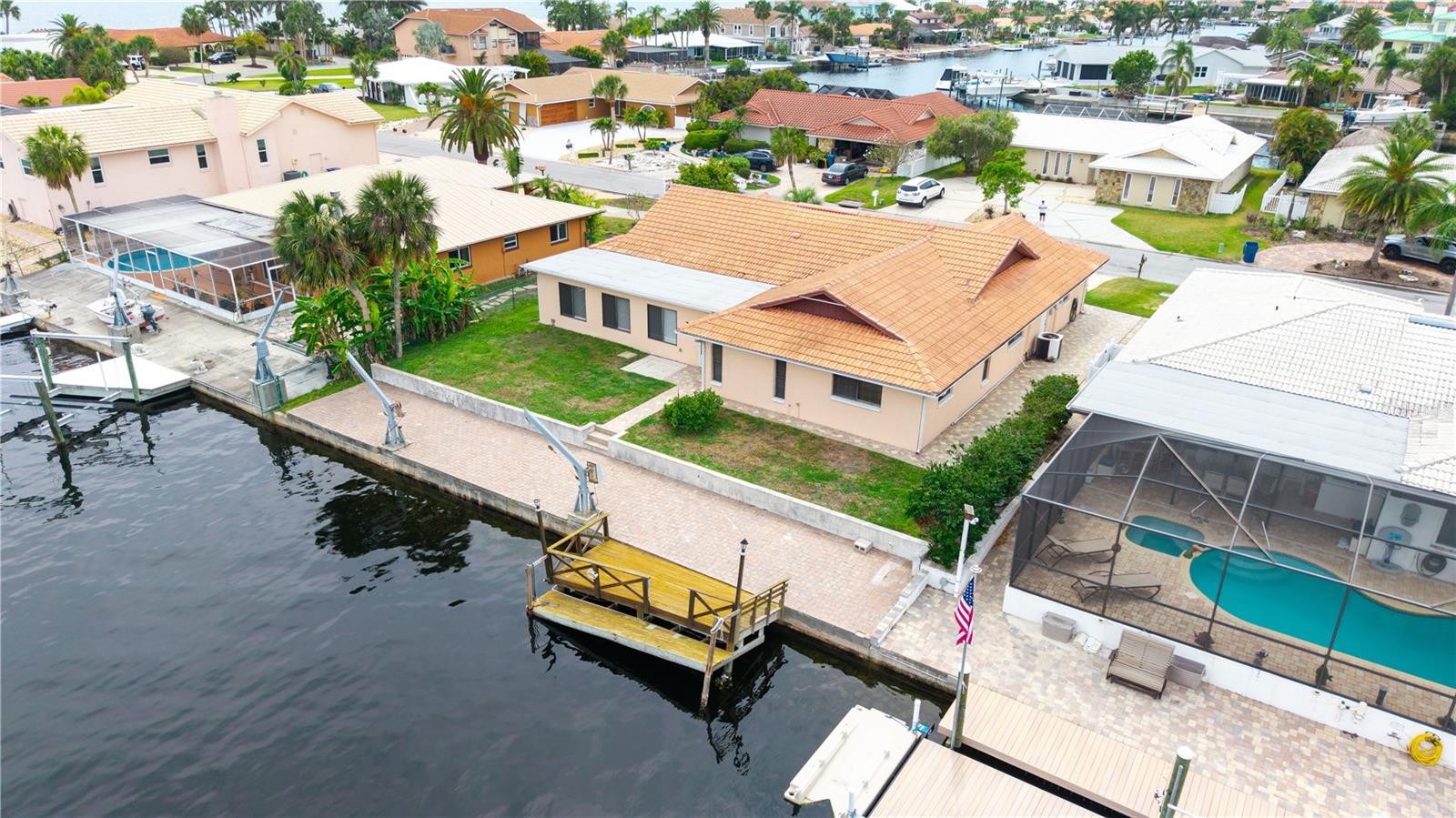 Listing photo id 44 for 5008 Southshore Drive