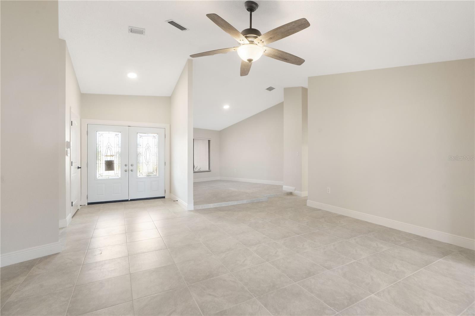 Listing photo id 4 for 5008 Southshore Drive