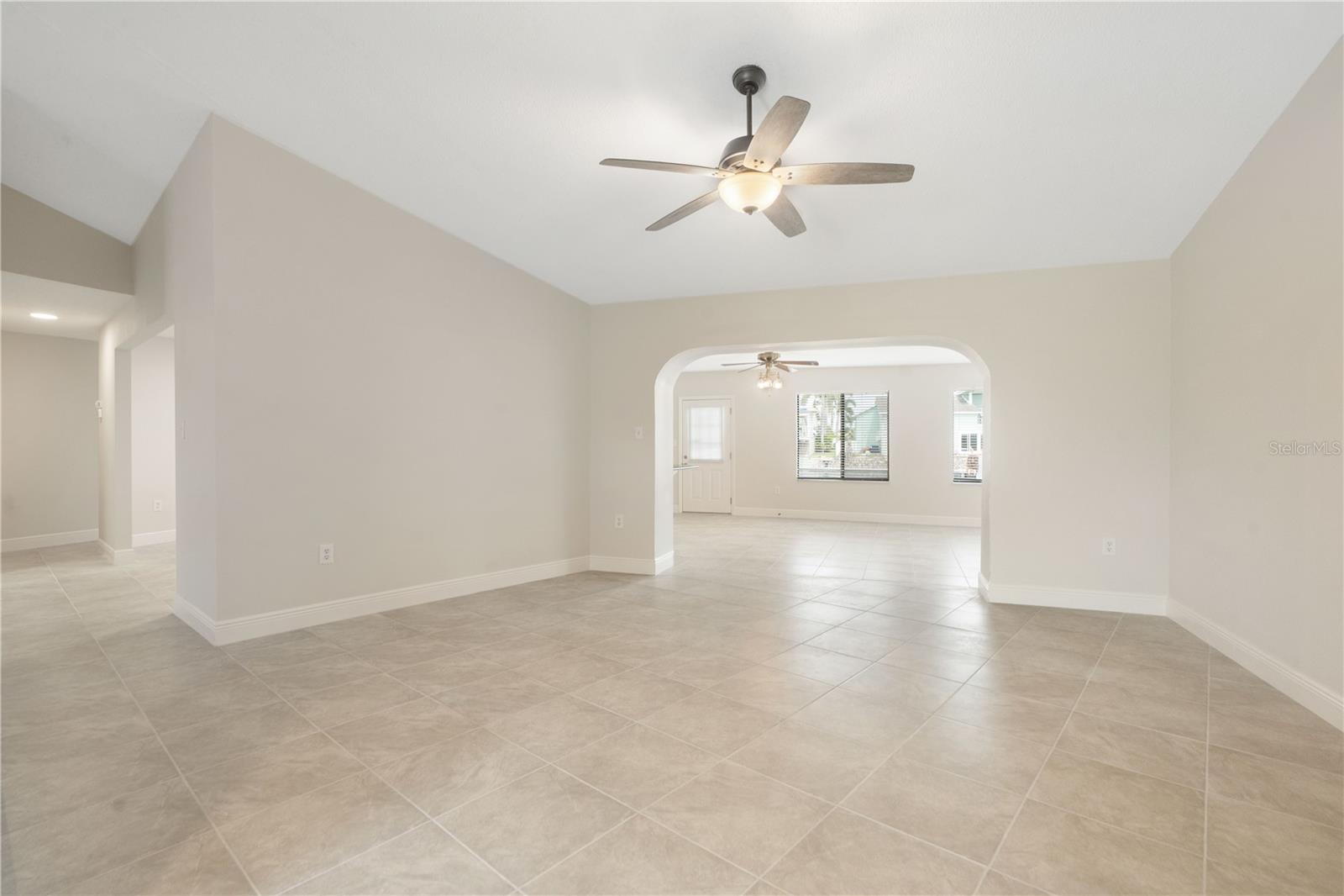 Listing photo id 6 for 5008 Southshore Drive