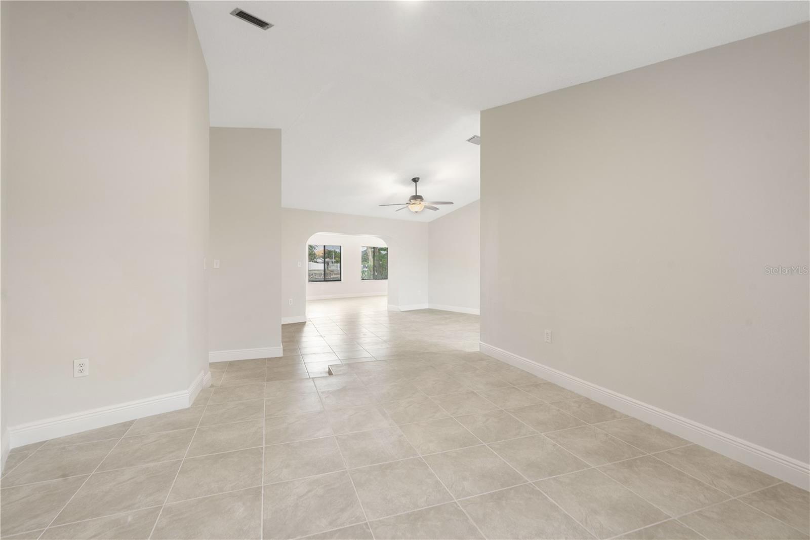 Listing photo id 7 for 5008 Southshore Drive