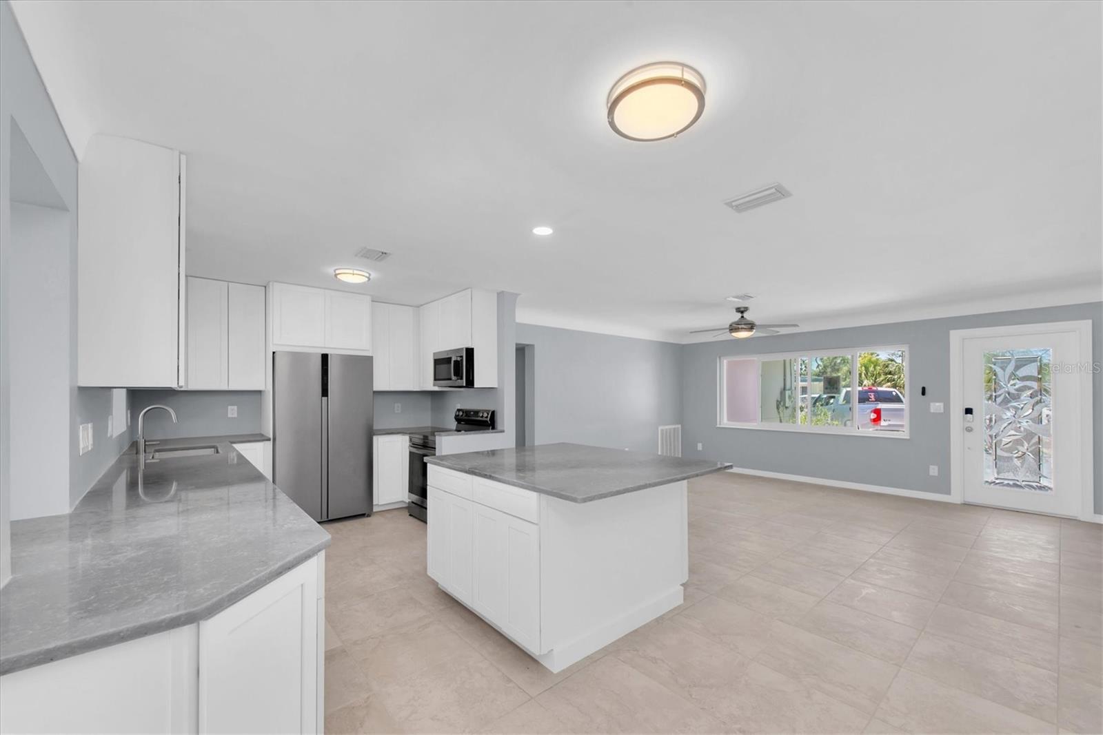 Image 13 of 51 For 9020 Gulf Boulevard
