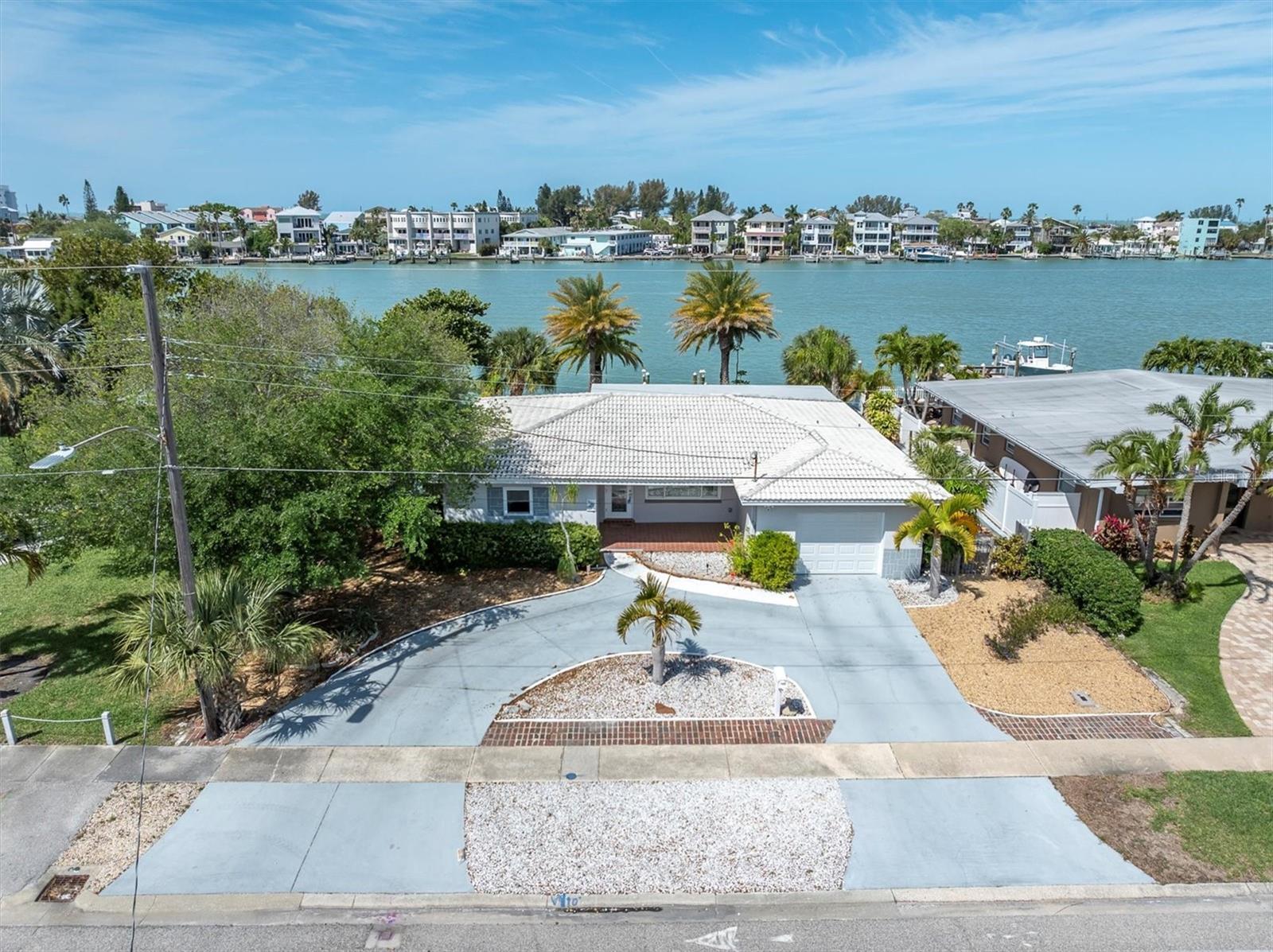 Image 35 of 51 For 9020 Gulf Boulevard