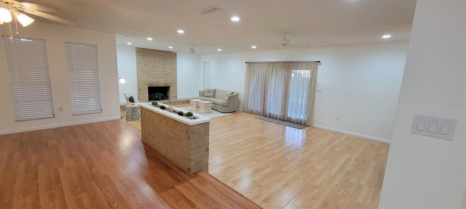 Image 16 of 36 For 1524 New Jersey Oaks Court