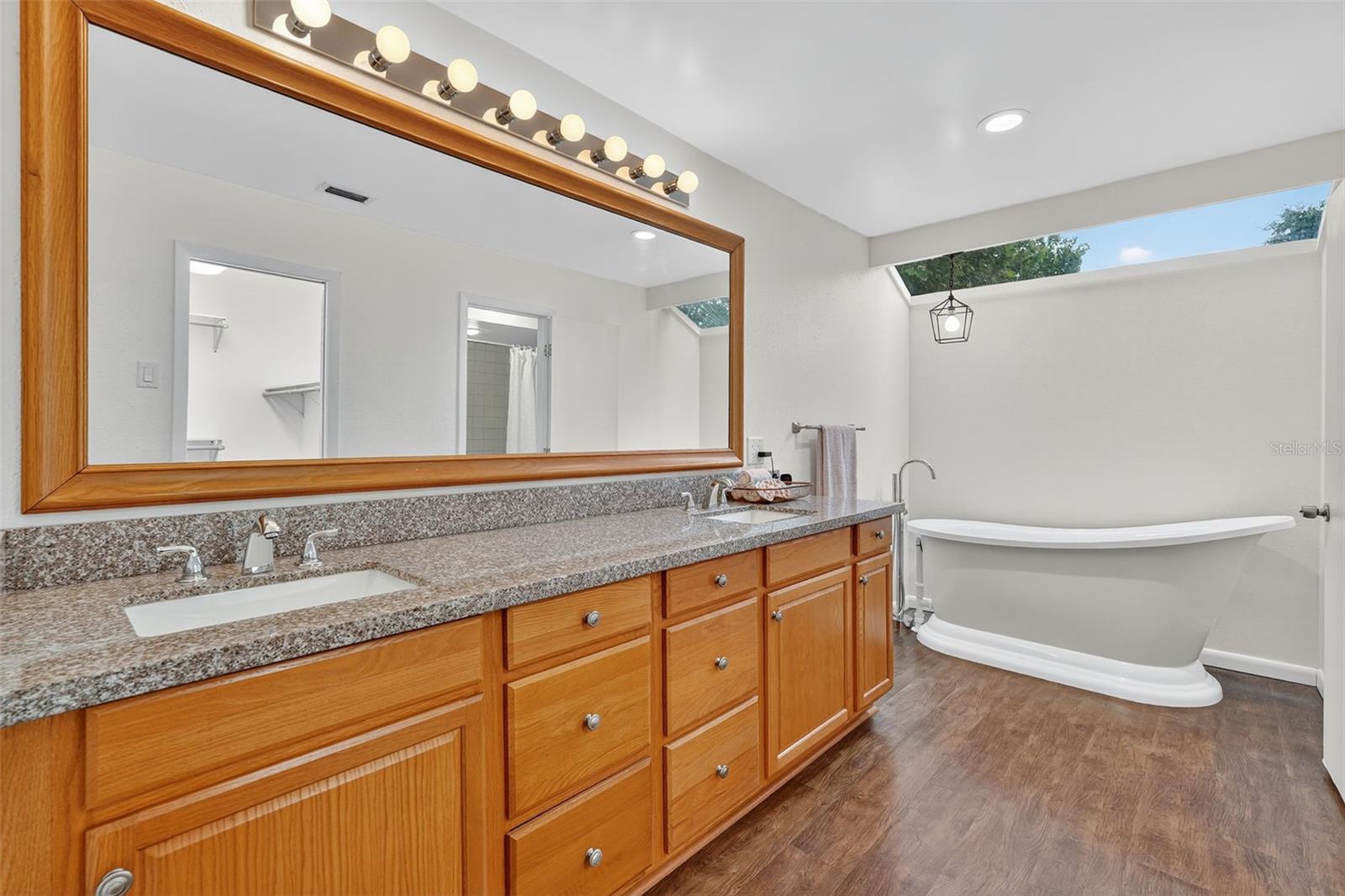 Image 46 of 59 For 1524 New Jersey Oaks Court
