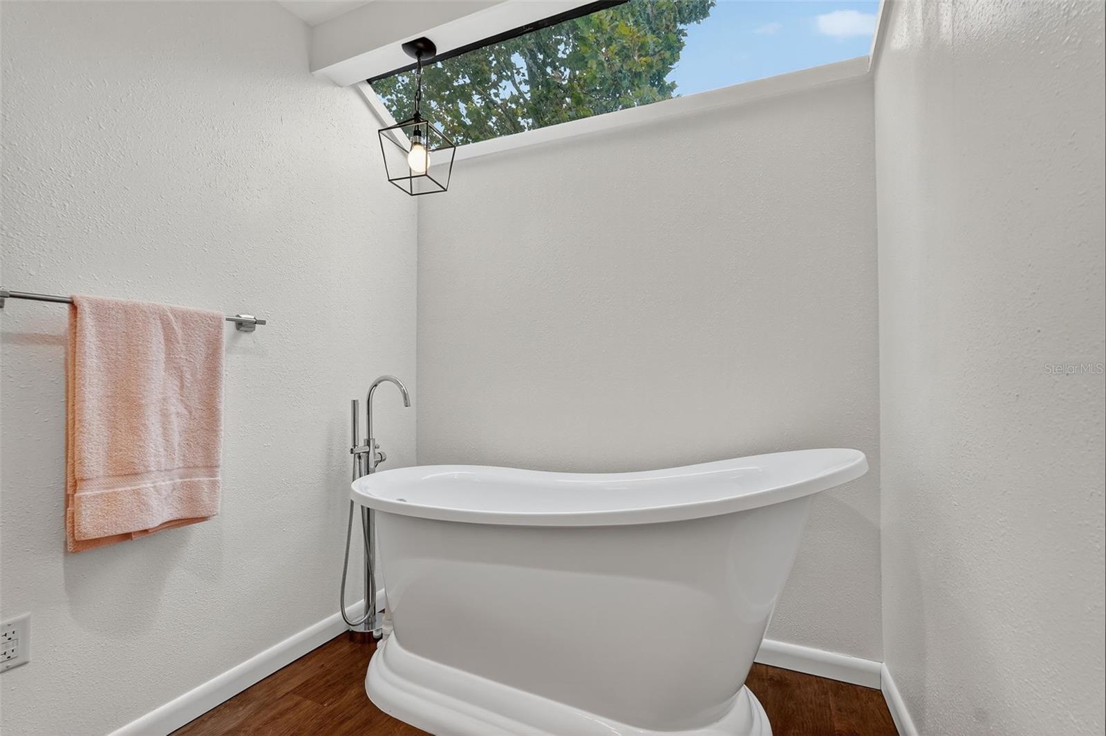 Image 48 of 59 For 1524 New Jersey Oaks Court