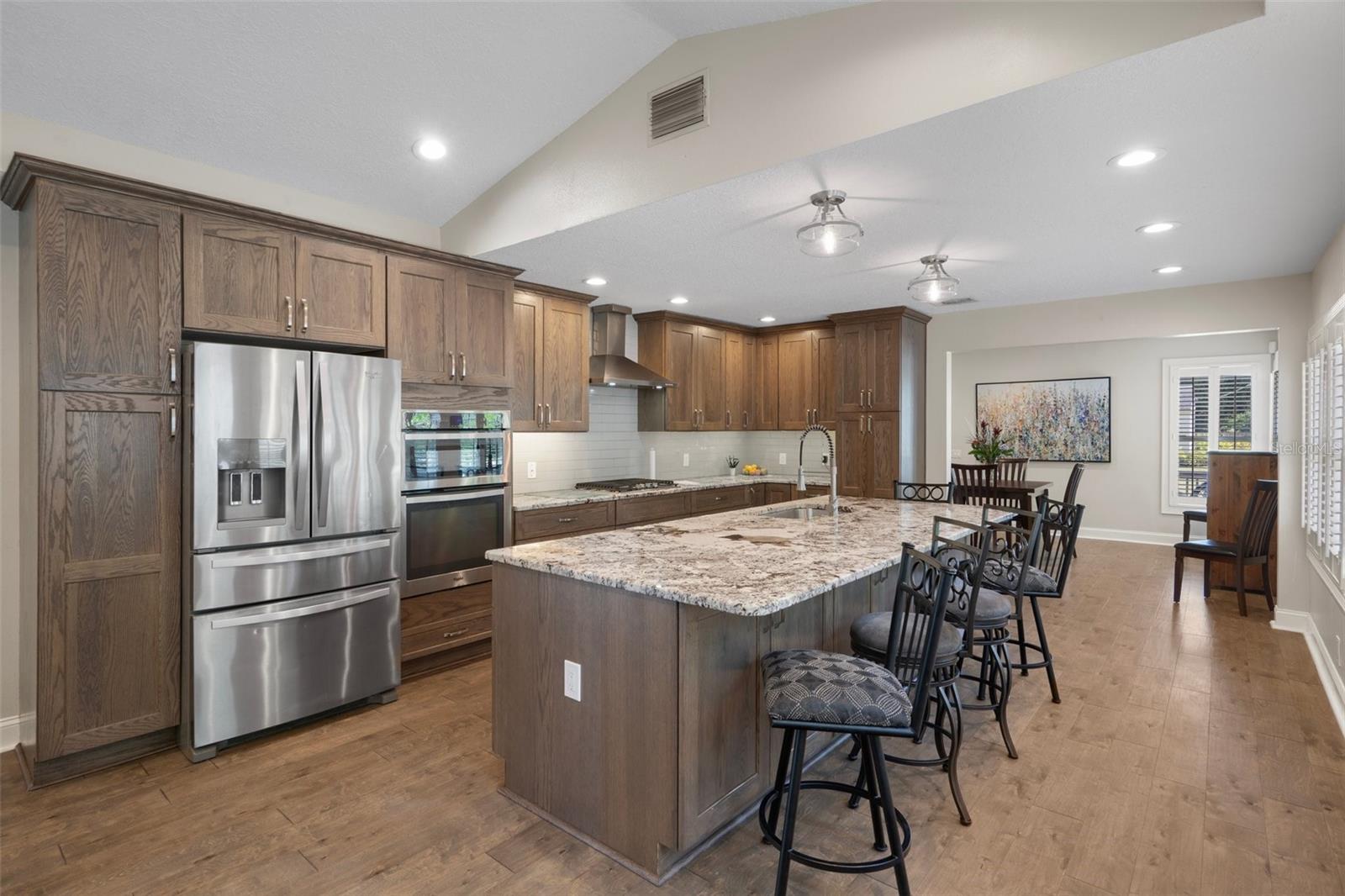 Listing photo id 8 for 1209 Adalee Street