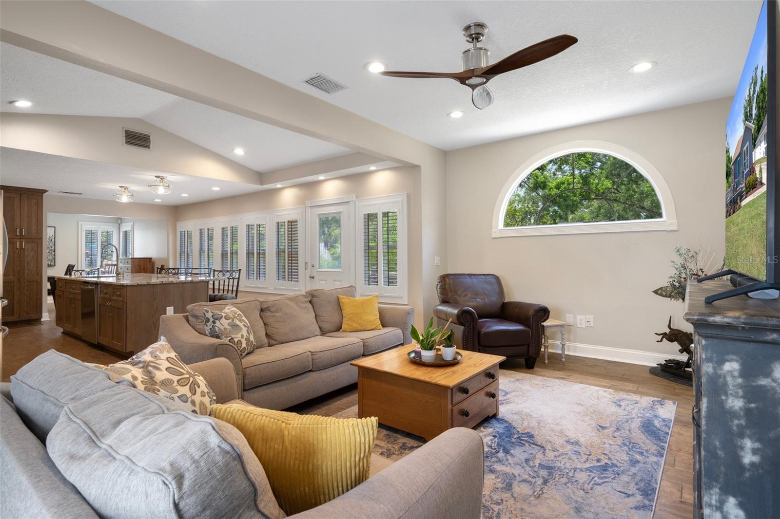 Listing photo id 16 for 1209 Adalee Street